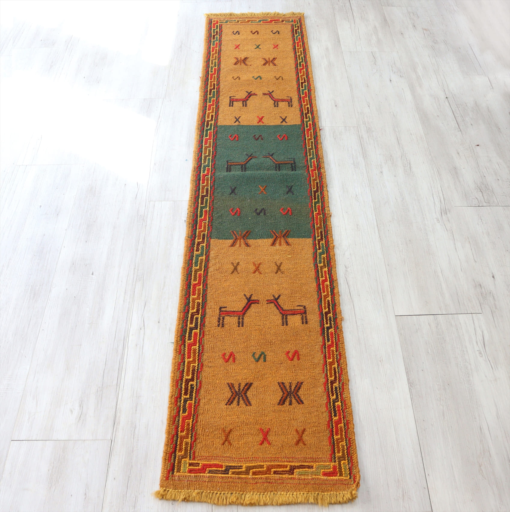 東イランの手織りキリム　グチャン191×42cm シカと蝶　グリーン/キャメルブラウン