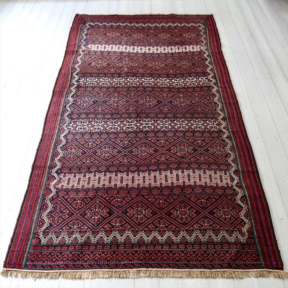 バルーチ族・スザンニ織りのオールドキリム271×132cm 濃紺と赤
