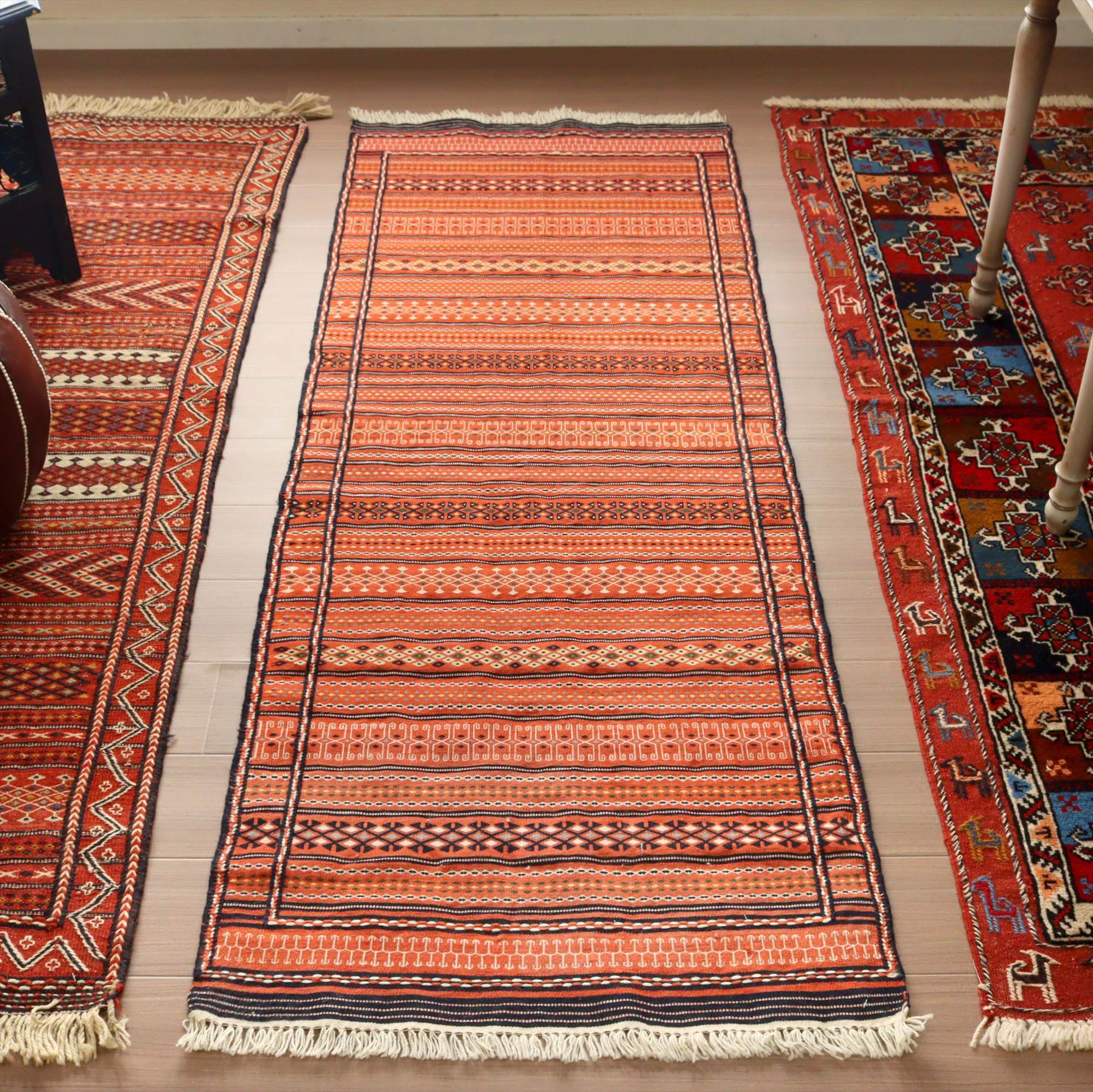 刺繍のようなスザンニ織りのキリム イラン東北部カラート198×72cm 幾何学模様のボーダーデザイン