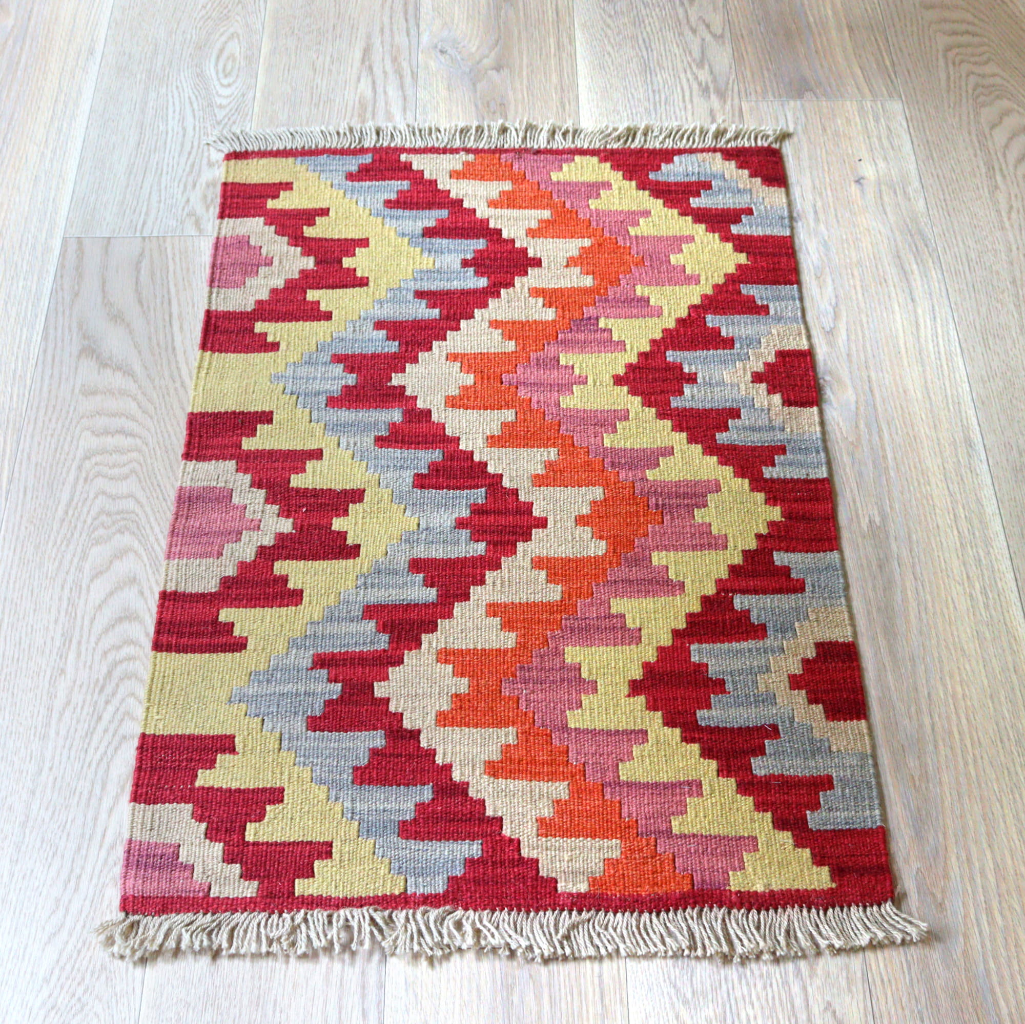 【15%OFF】カシュカイキリム イラン 手織り91×60cm カラフルな幾何学モチーフ