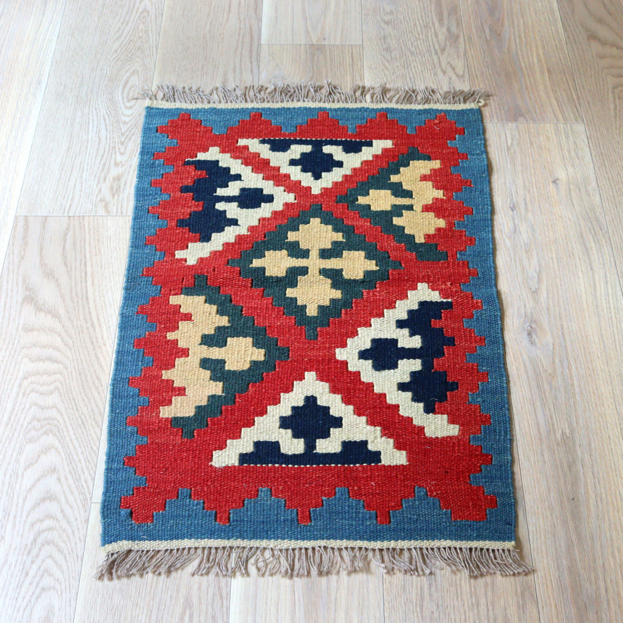 【15%OFF】カシュカイキリム イラン 手織り82×54cm カラフルな幾何学モチーフ