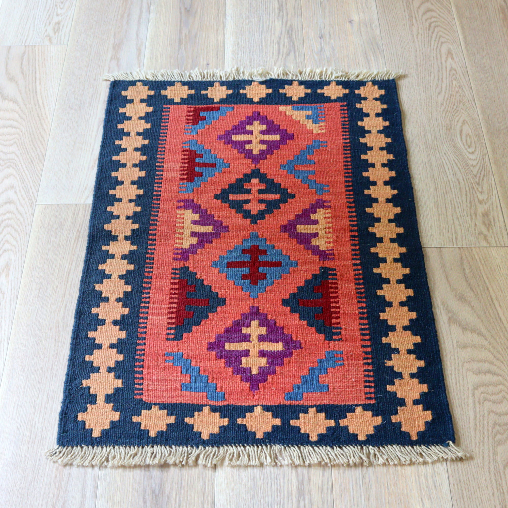 【15%OFF】カシュカイキリム イラン 手織り89×62cm カラフルな幾何学モチーフ
