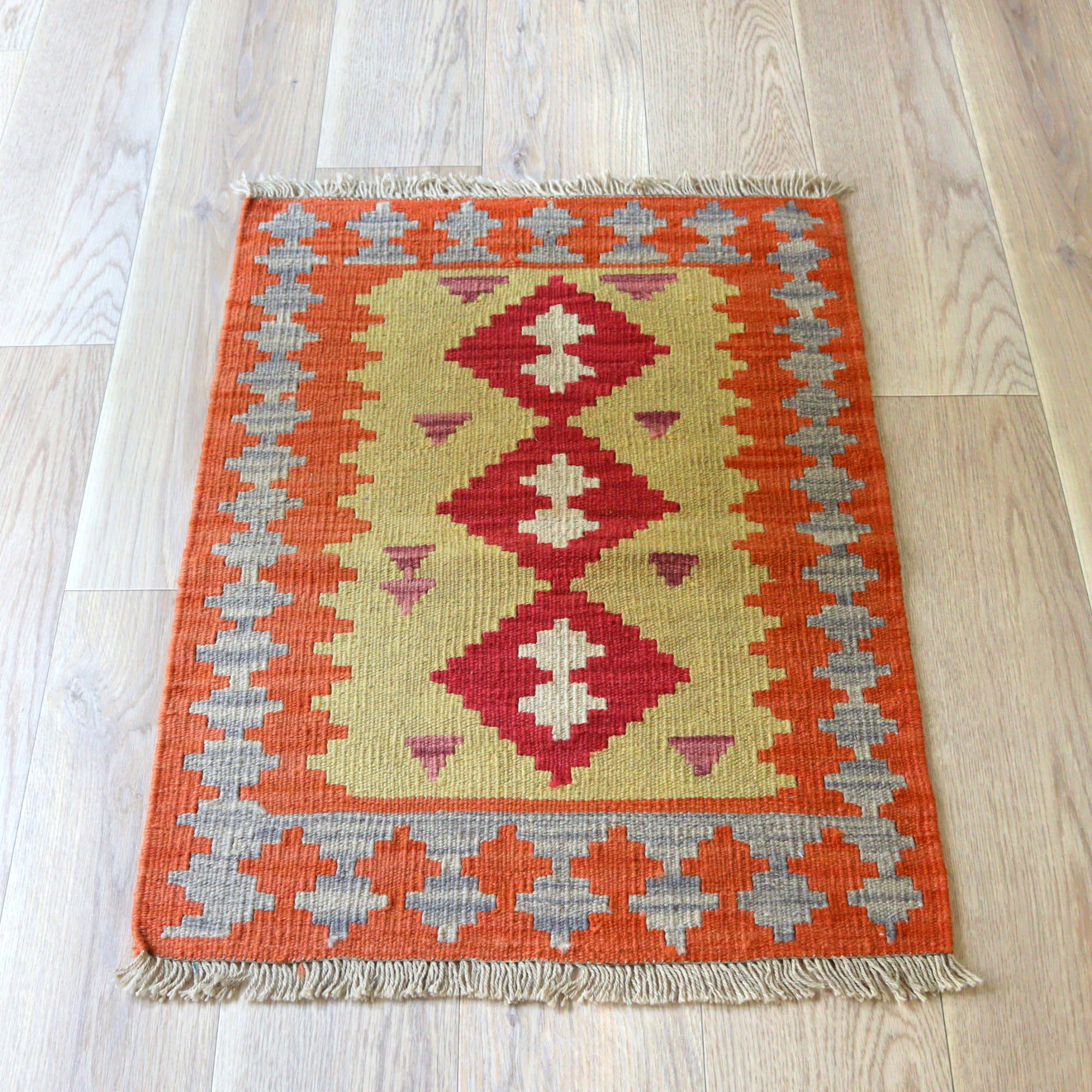 【15%OFF】カシュカイキリム イラン 手織り80×64cm カラフルな幾何学モチーフ