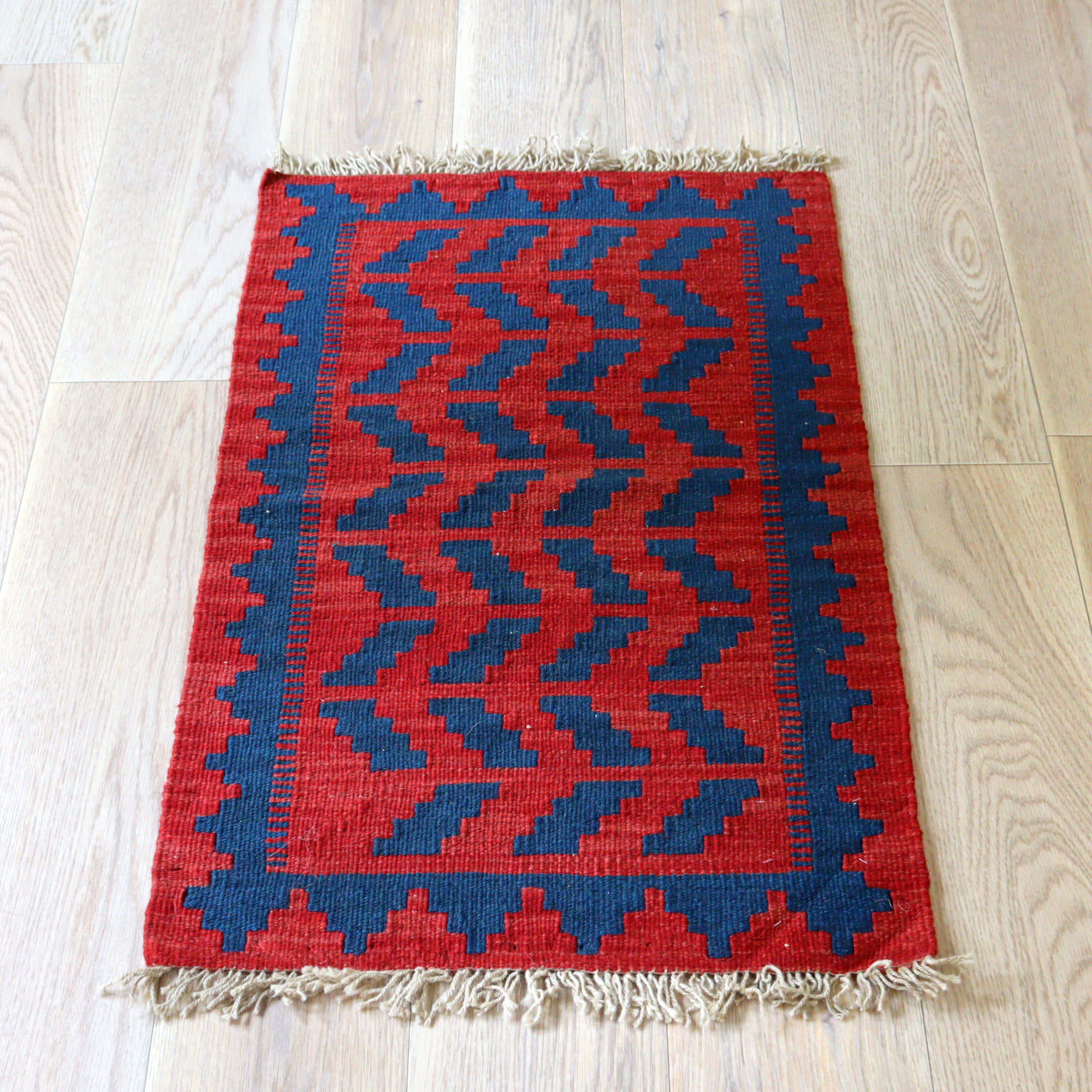 【15%OFF】カシュカイキリム イラン 手織り92×70cm カラフルな幾何学モチーフ