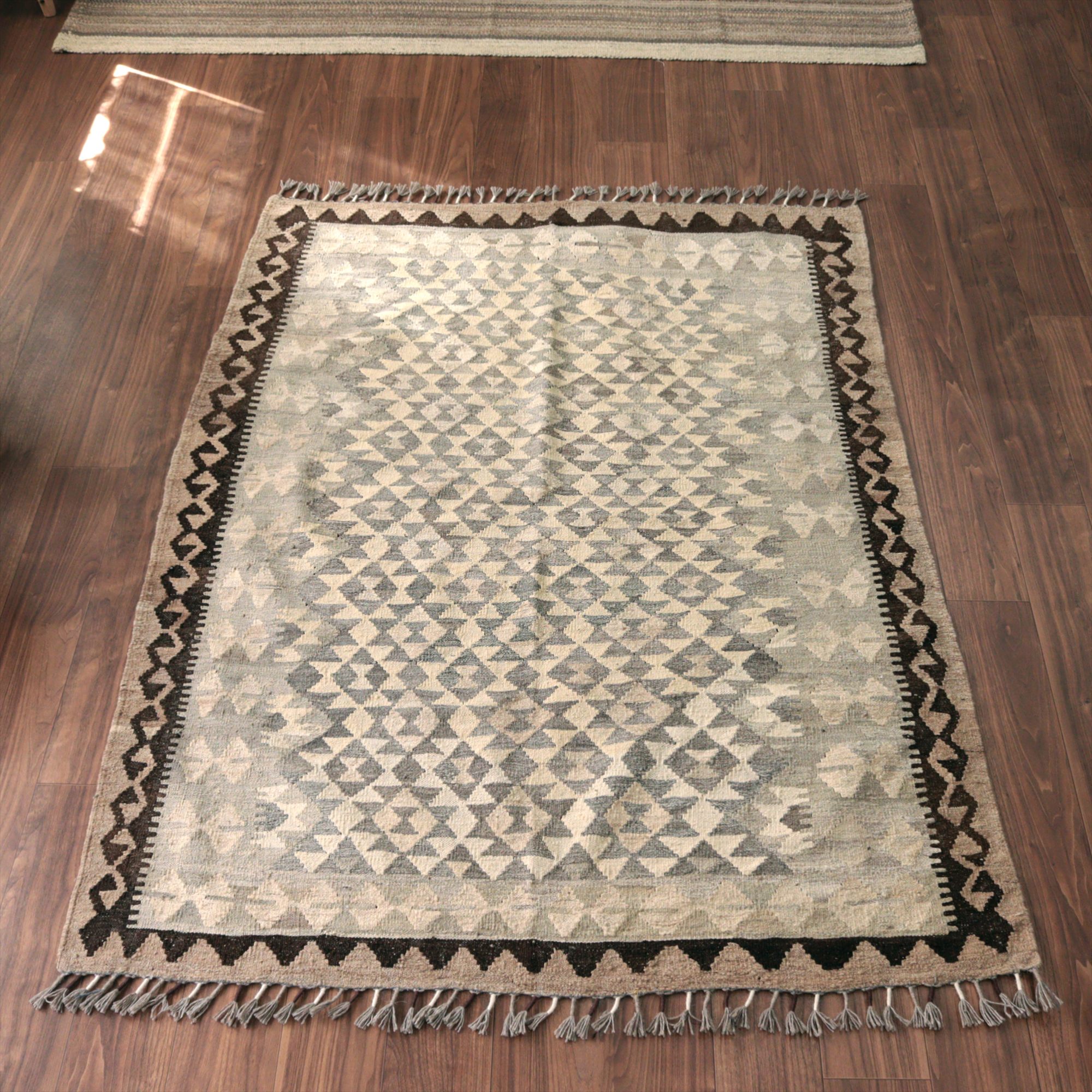 モノトーン シンプルな手織りキリム189×143cm 幾何学モチーフ アフガンキリム