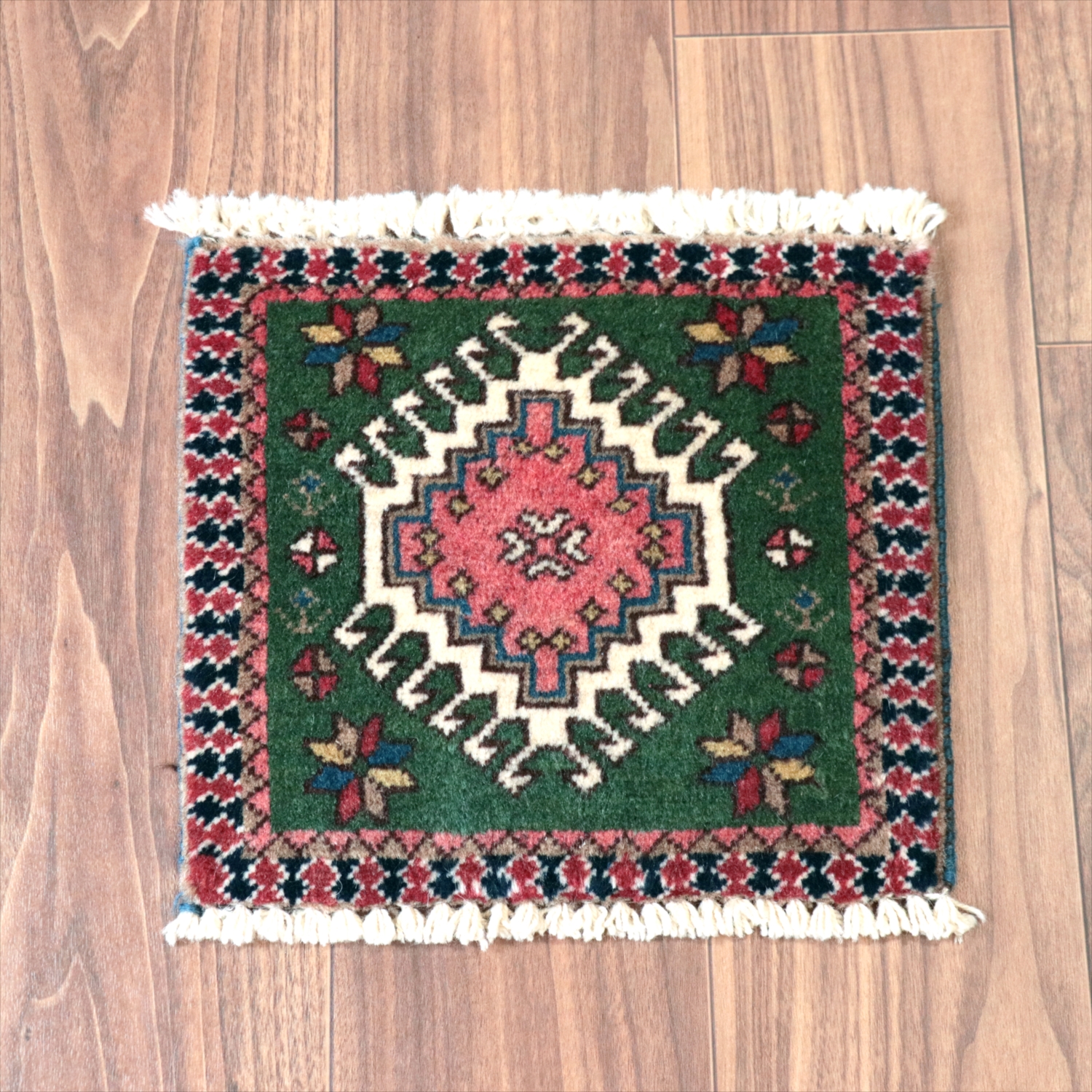 ヤラメ 手織りラグ　29×32cm<br> ミニサイズ /トライバルラグ