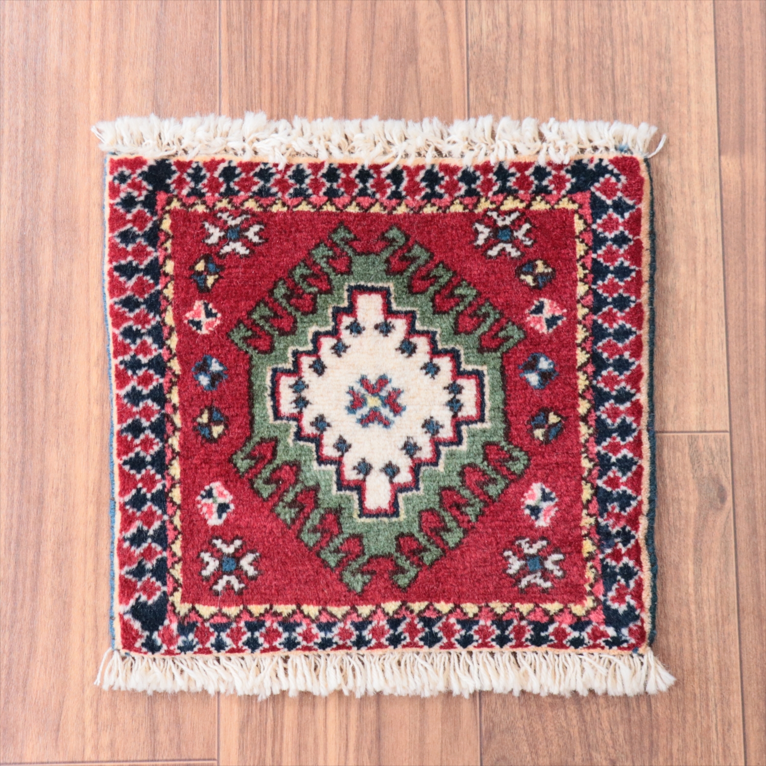 ヤラメ 手織りラグ　30×33cm<br> ミニサイズ /トライバルラグ