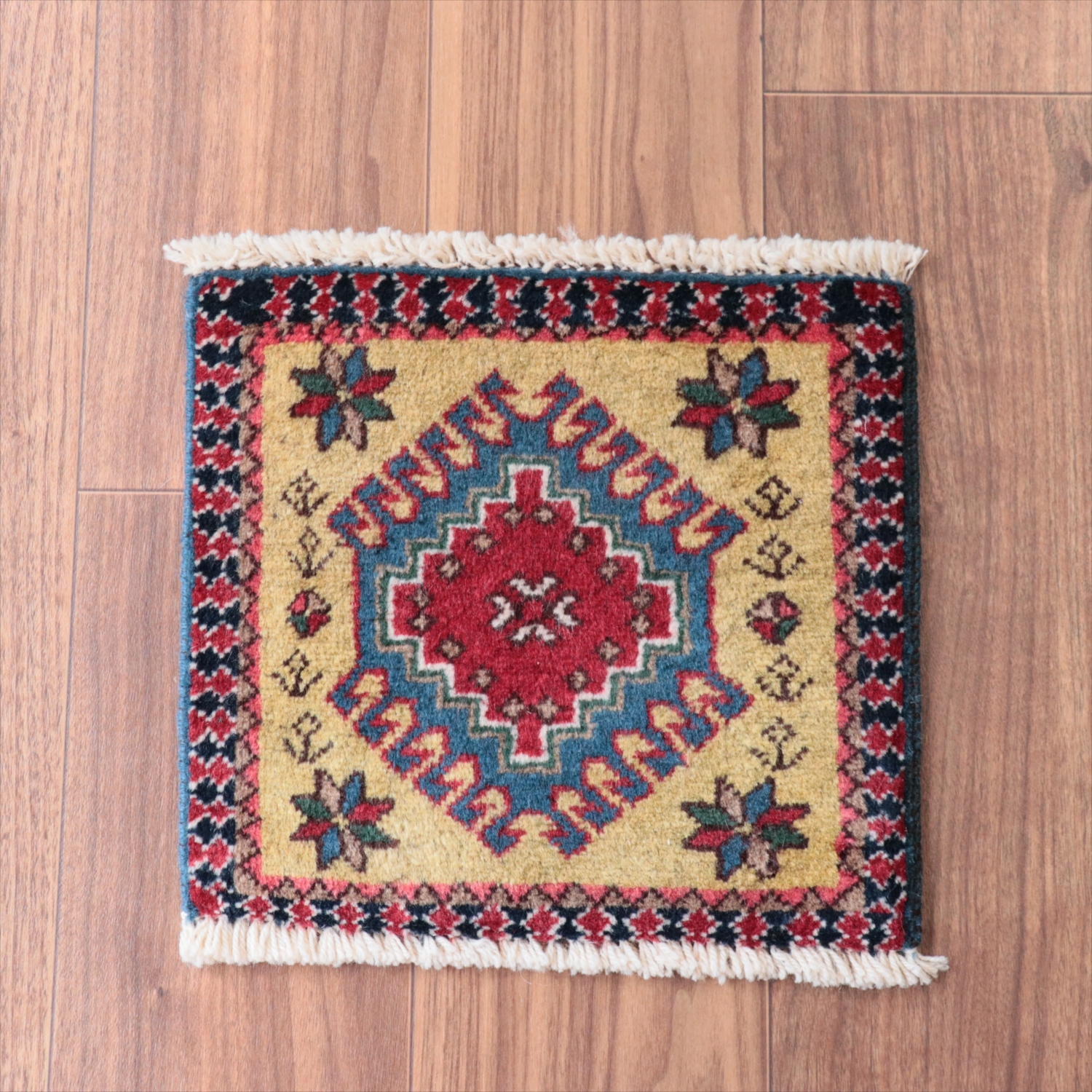 ヤラメ 手織りラグ　30×32cm<br> ミニサイズ /トライバルラグ