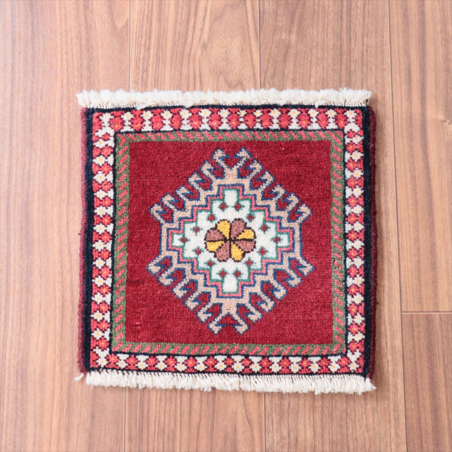 ヤラメ 手織りラグ　32×33cm<br> ミニサイズ /トライバルラグ