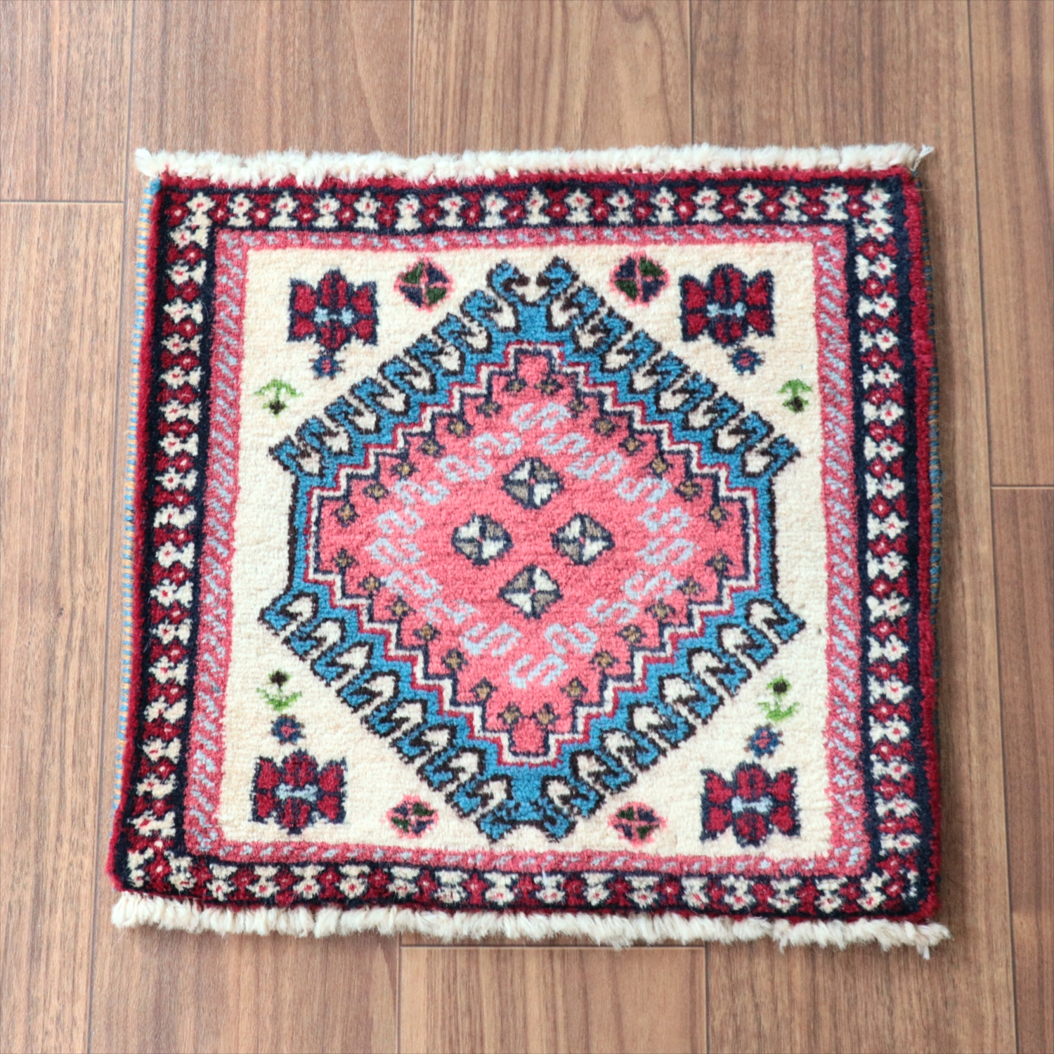 ヤラメ 手織りラグ　39×42cm<br> ミニサイズ /トライバルラグ