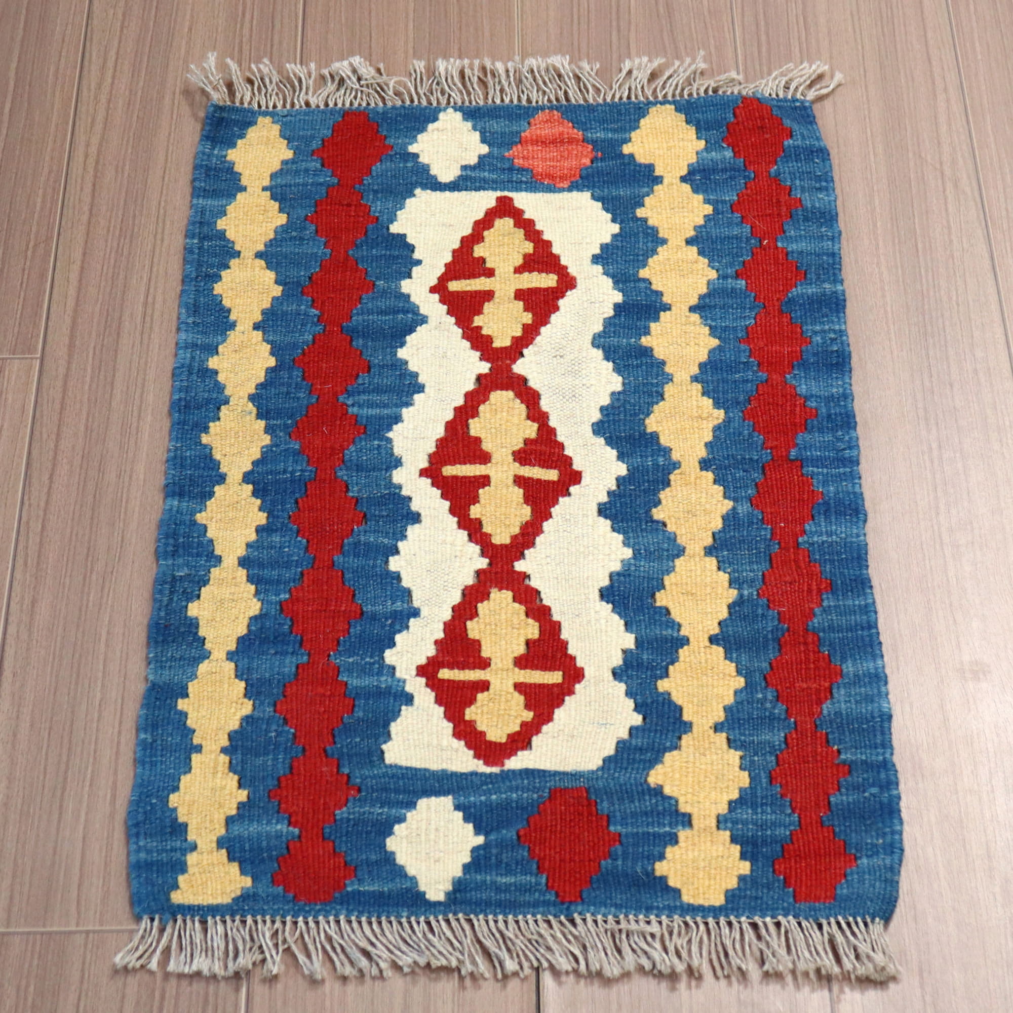 カシュカイ族の手織りキリム・シラーズ 62×42cm 発色のよいカラフルモチーフ