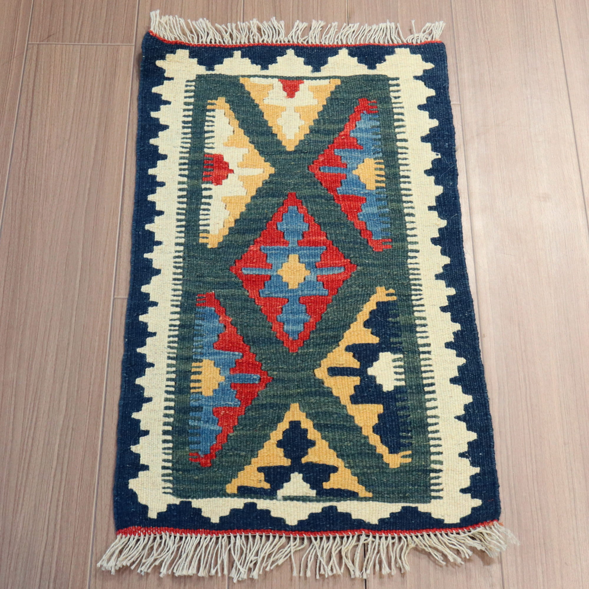カシュカイ族の手織りキリム・シラーズ 70×42cm 発色のよいカラフルモチーフ