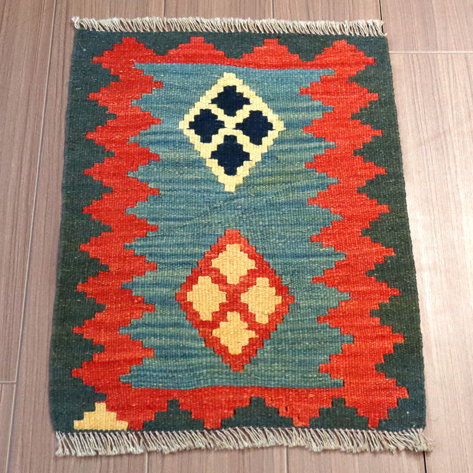 カシュカイ族の手織りキリム・シラーズ 60×42cm 発色のよいカラフルモチーフ