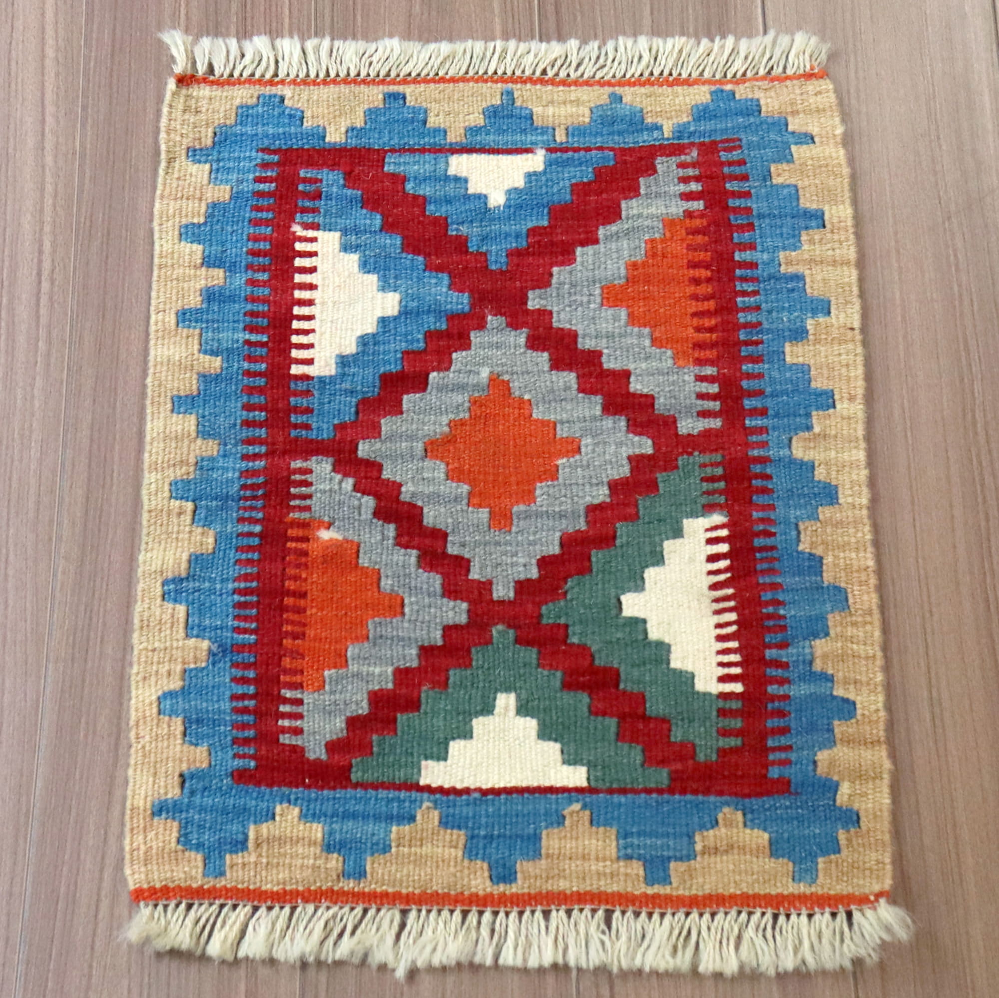 カシュカイ族の手織りキリム・シラーズ 56×43cm 発色のよいカラフルモチーフ