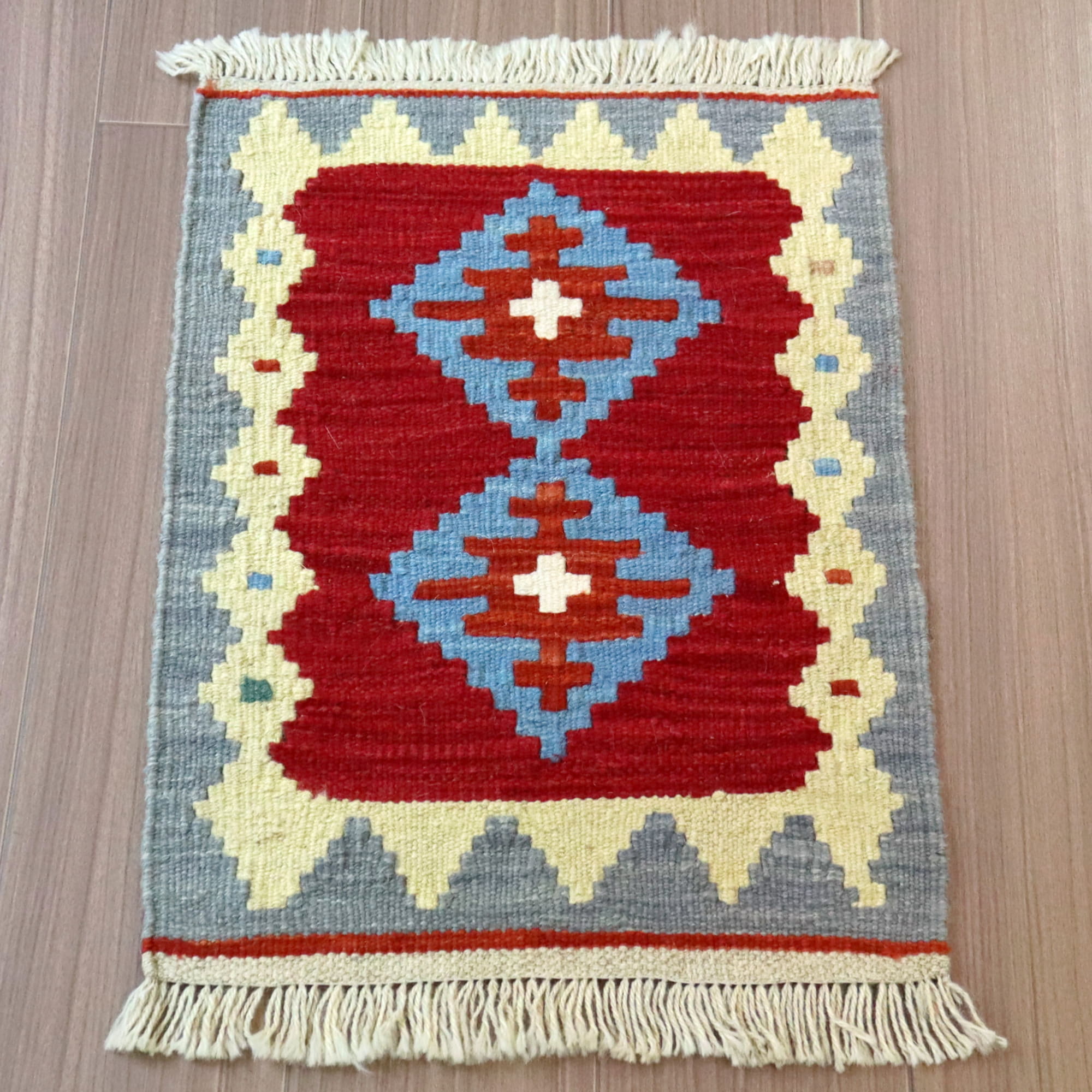 カシュカイ族の手織りキリム・シラーズ 56×40cm 発色のよいカラフルモチーフ