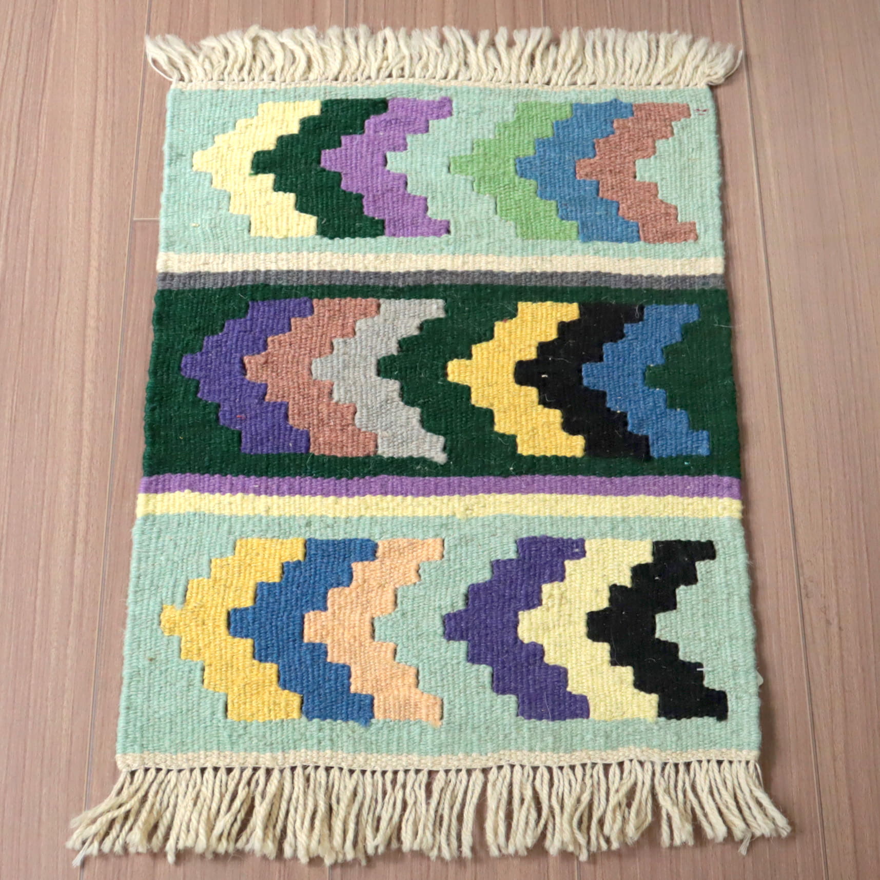 キリム カシュカイ族の手織りキリム54×44cmカラフルモチーフ