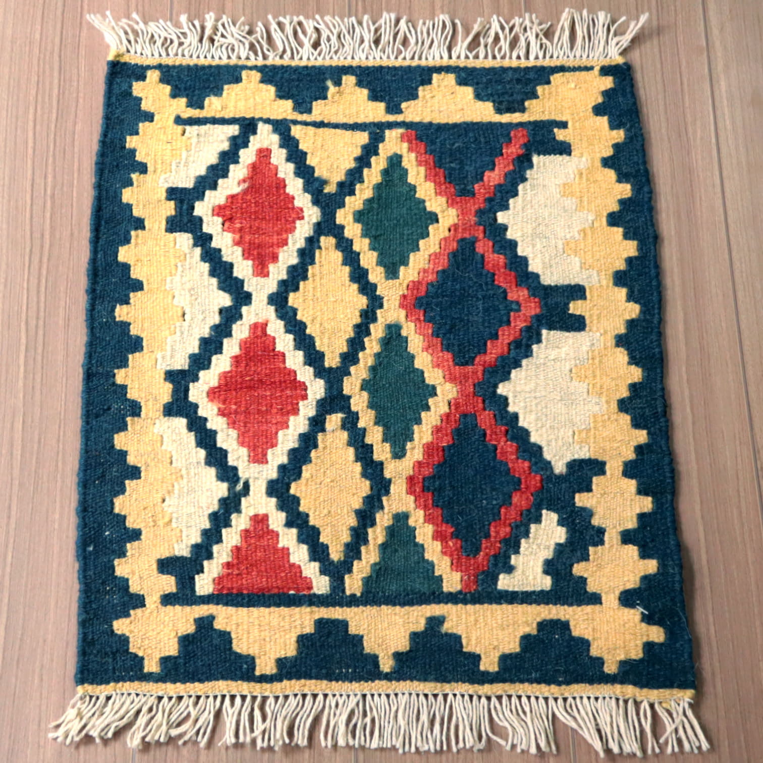 キリム カシュカイ族の手織りキリム43×56cmカラフルモチーフ