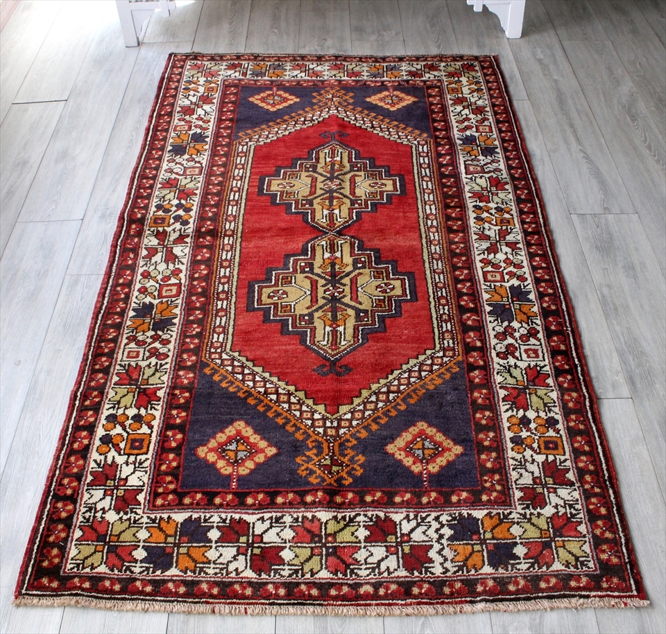 トルコ絨毯・トライバルラグ　コンヤ・タシプナル　カリヨラ赤い六角形のメダリオン