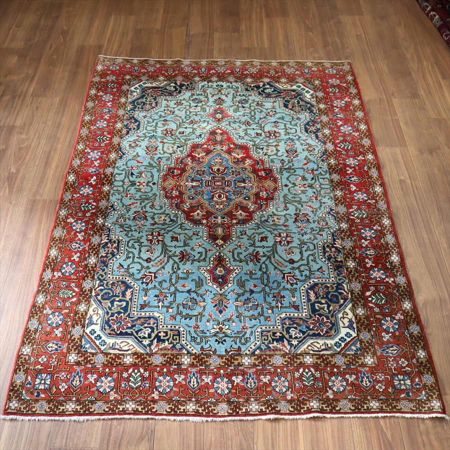ペルシャ絨毯　クム産　水色204×139cm 花のアラベスク