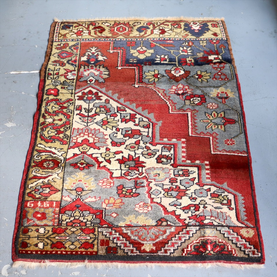 トルコ絨毯　デザインサンプル110×72cm アクサライ