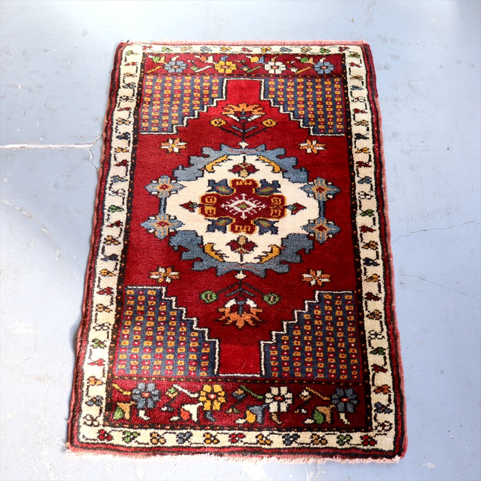 トルコ絨毯　トライバルラグ　ヤストゥク87×54cm ヤヒヤル