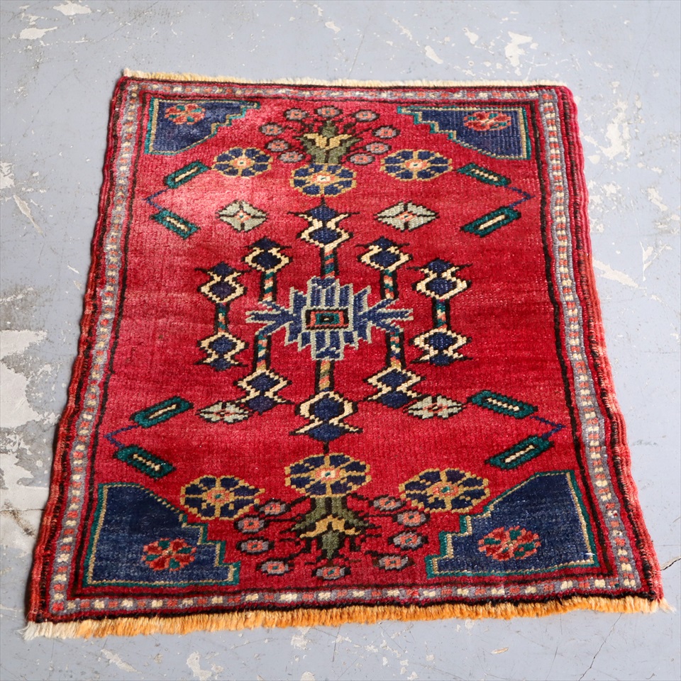 トルコ絨毯　トライバルラグ　ヤストゥク63×50cm ウシュクラル