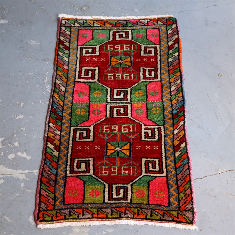 トルコ絨毯　トライバルラグ　ヤストゥク81×45cm 1969年　チャル