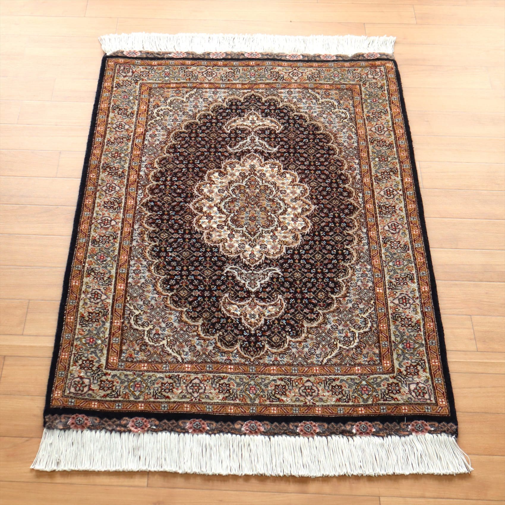 ペルシャ絨毯 タブリーズ産マヒ 玄関マット95×62cm ブラック / ベージュ メダリオン・マヒ