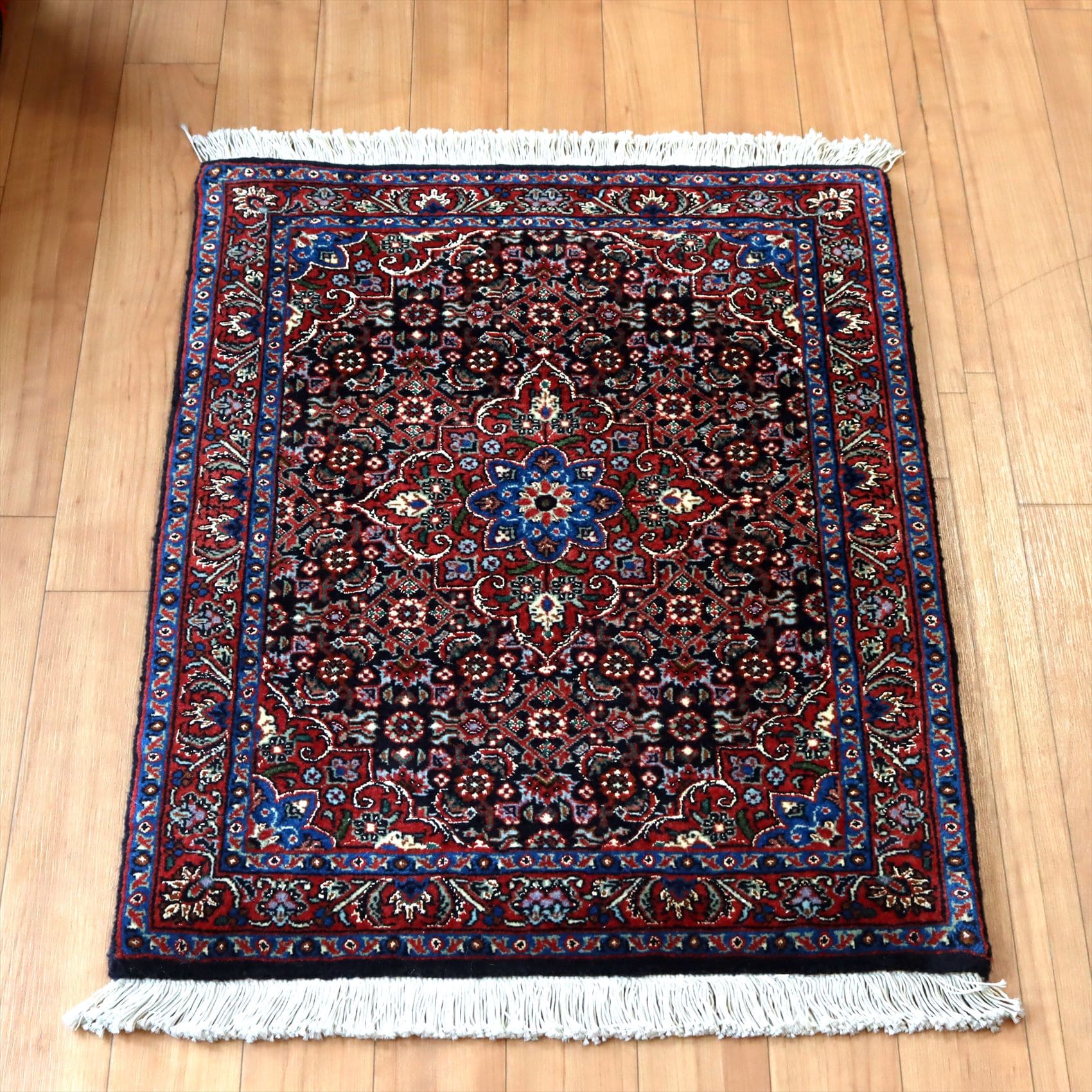 手織り絨毯 ビジャール66×51cm レッドのメダリオン