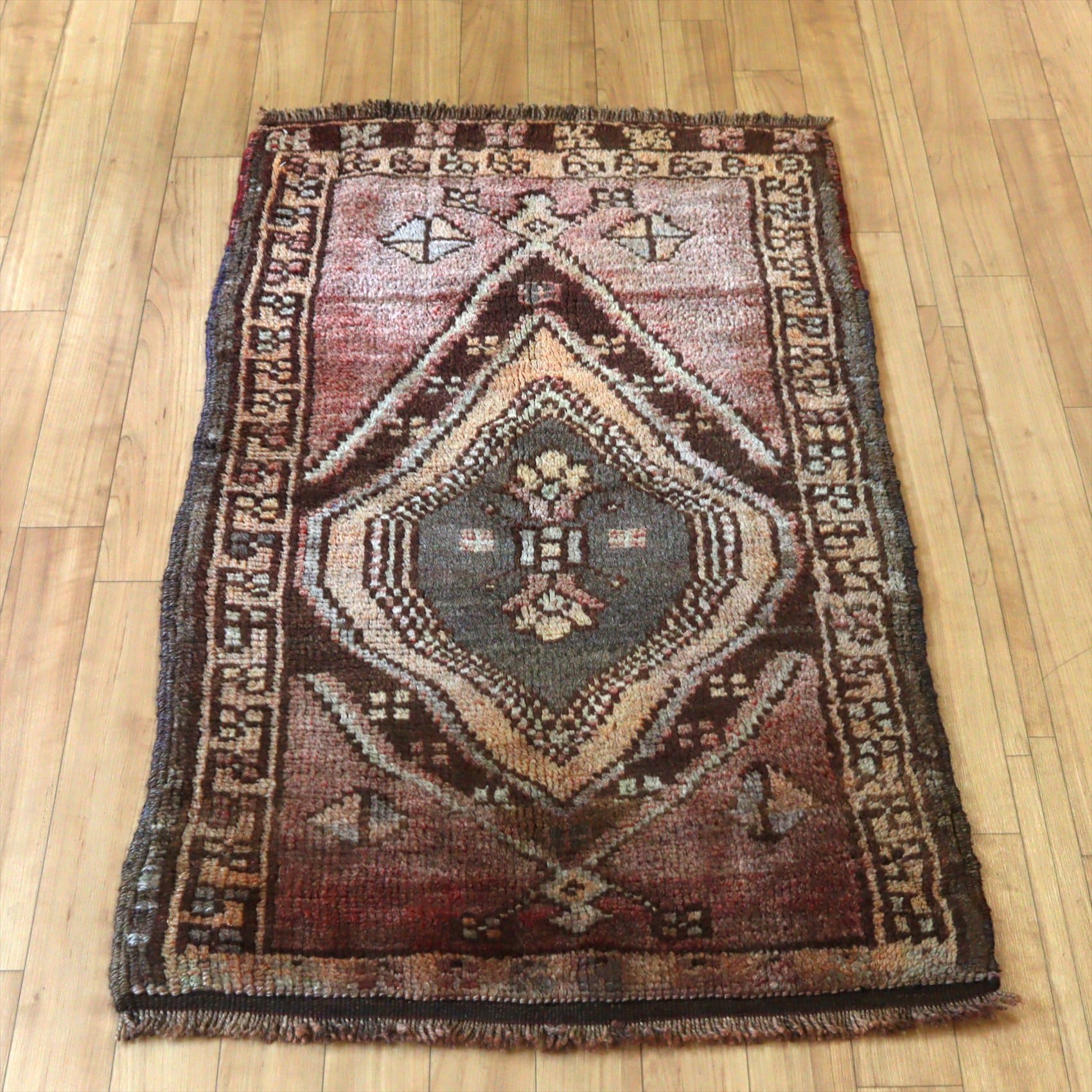 トルコ絨毯 シワス109×63cm ヤストゥク