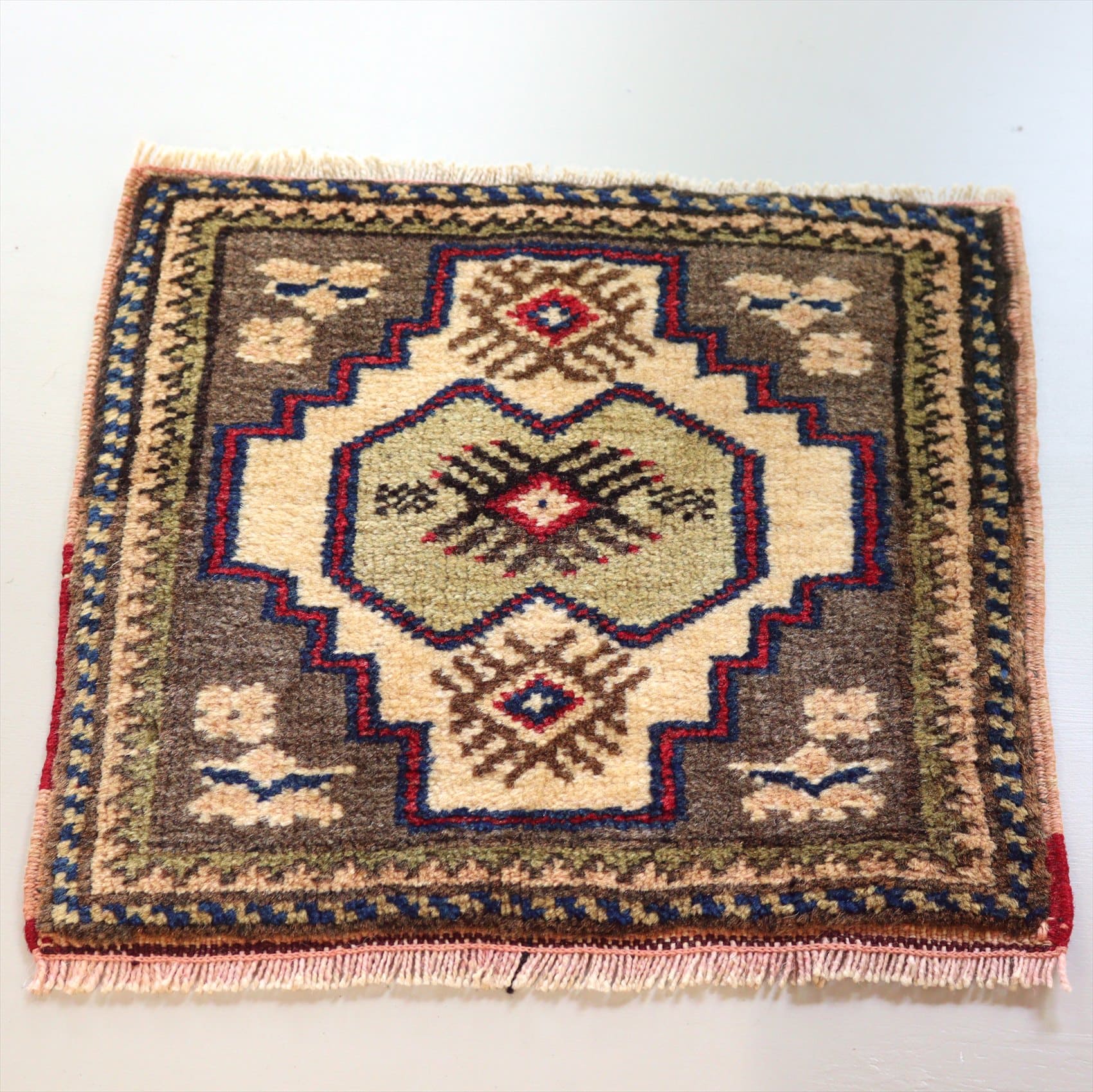 荷袋用の絨毯 チャナッカレ33×36cm ベージュ&ブラウン/トルコ絨毯