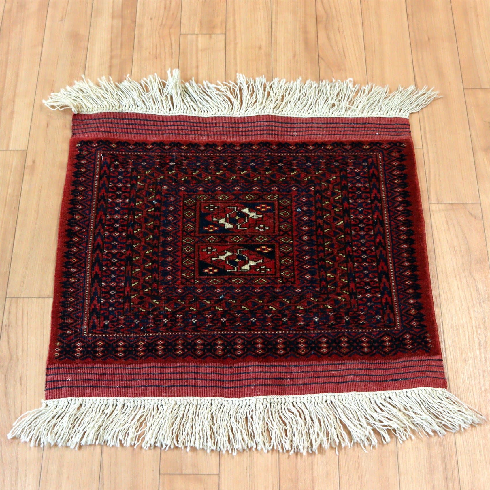 手織り絨毯 トルクメン47×52cm スクエアサイズ　部族絨毯