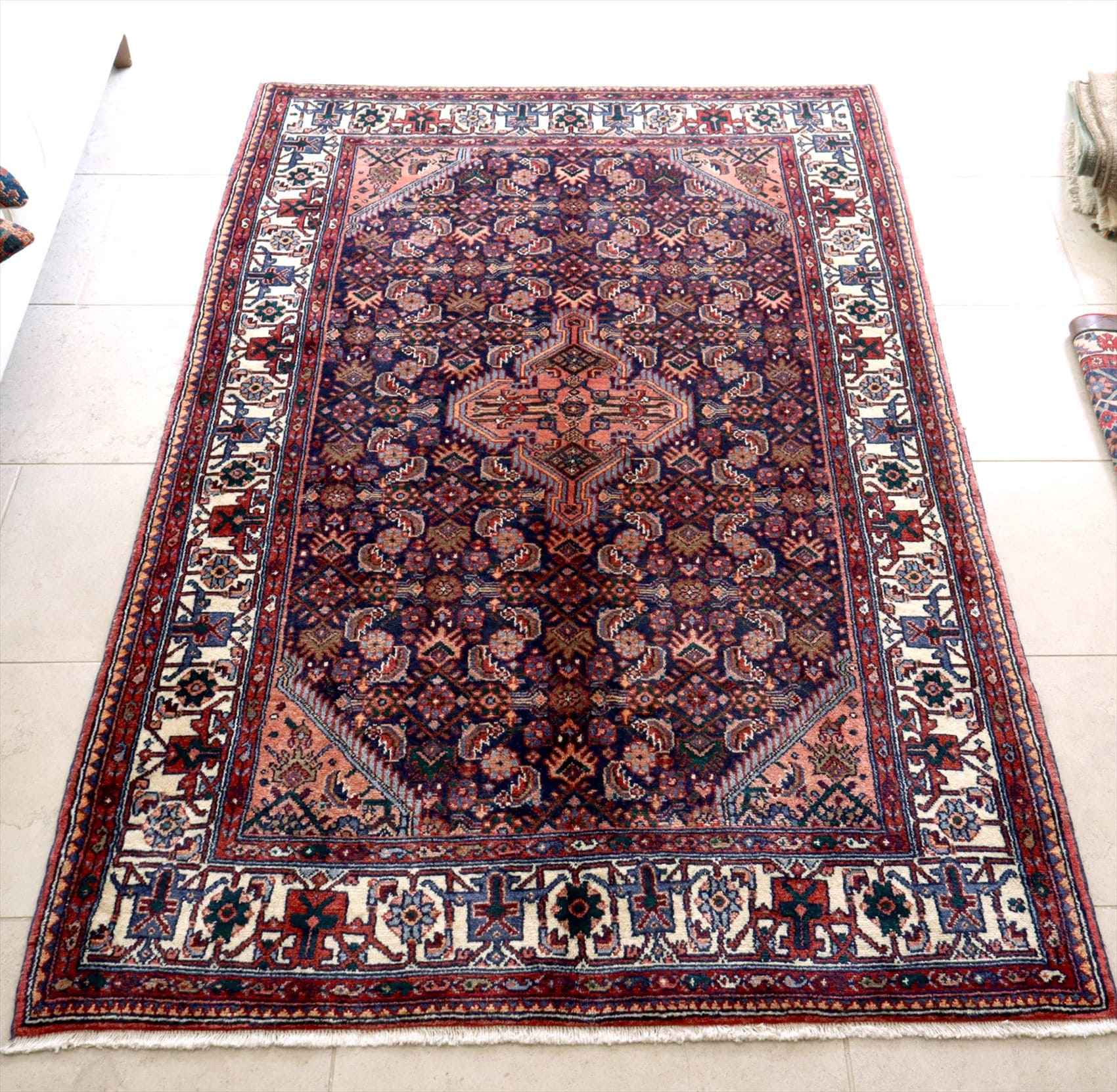 部族絨毯 トライバルラグ210×133cm ハマダン　イラン西部　レッド/ネイビー/ホワイト