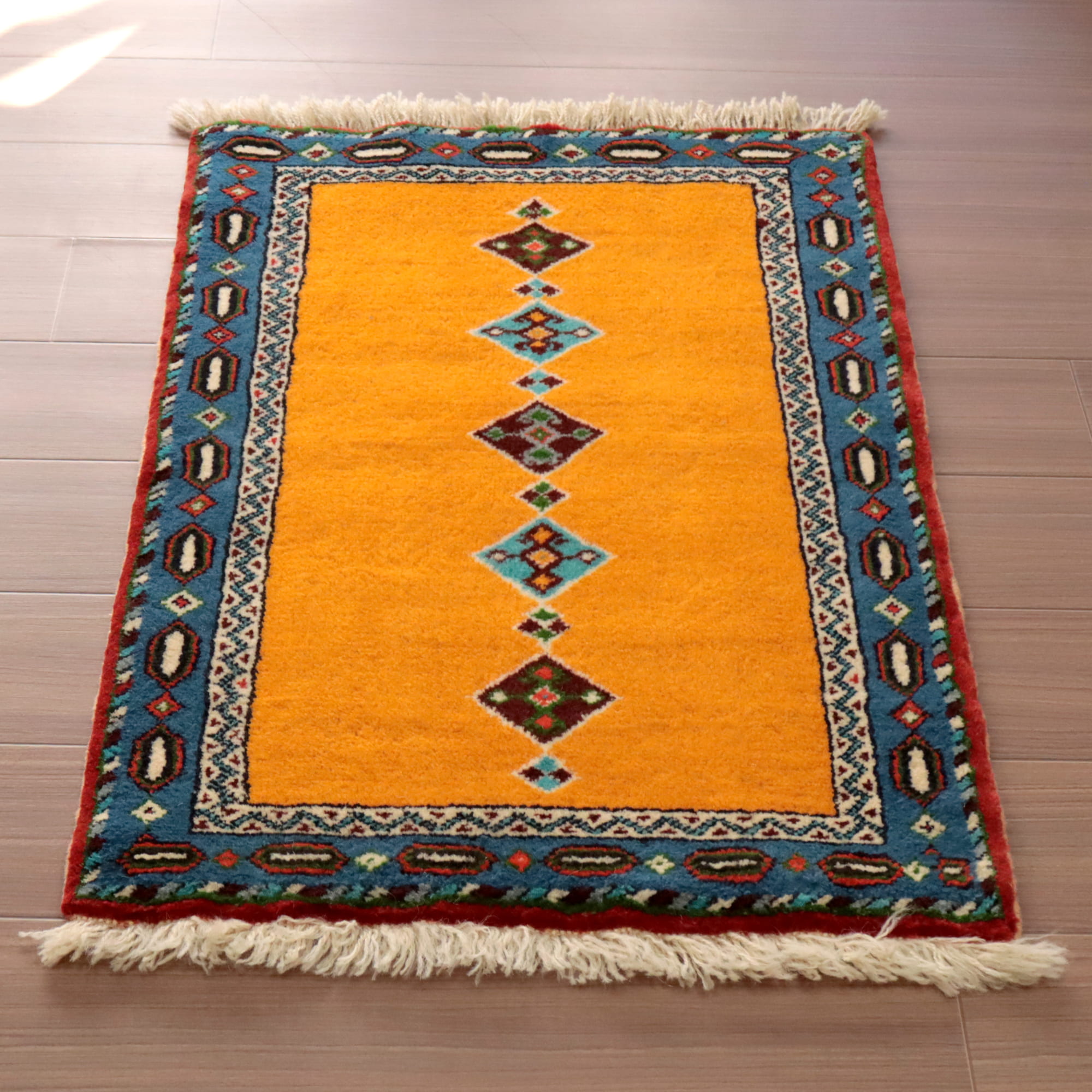 東イラン　ホラサン地方の素朴な手織りラグ 95x67cm イエロー　ひし形のモチーフ