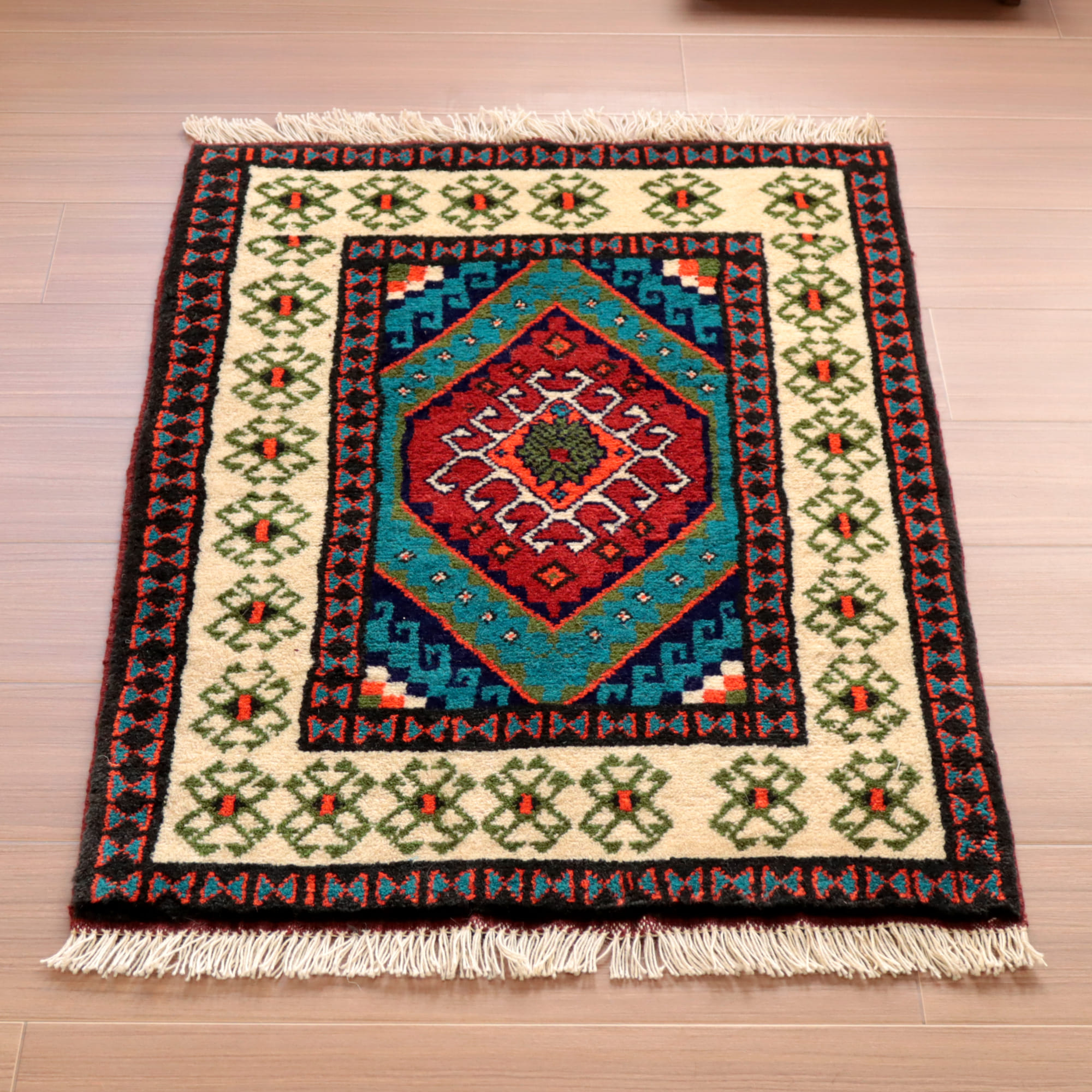 東イラン　ホラサン地方の素朴な手織りラグ 94x67cm トルコブルーの六角メダリオン