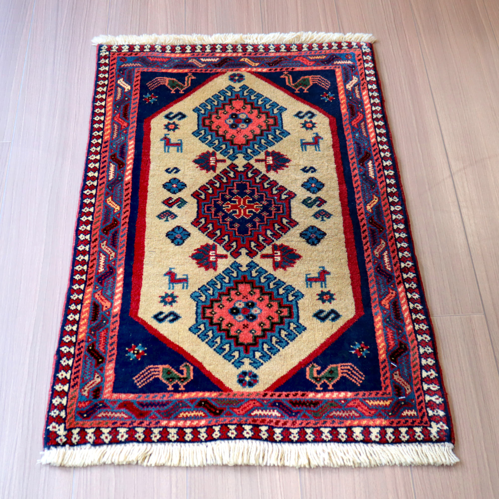 ヤラメ 部族絨毯 手織りラグ 85x57cm ペールイエロー/ネイビー