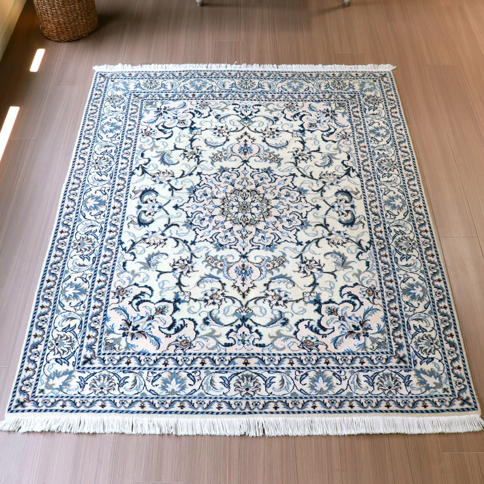 ペルシャ絨毯　ナイン産 12L195×148cm アイボリー 花のアラベスク