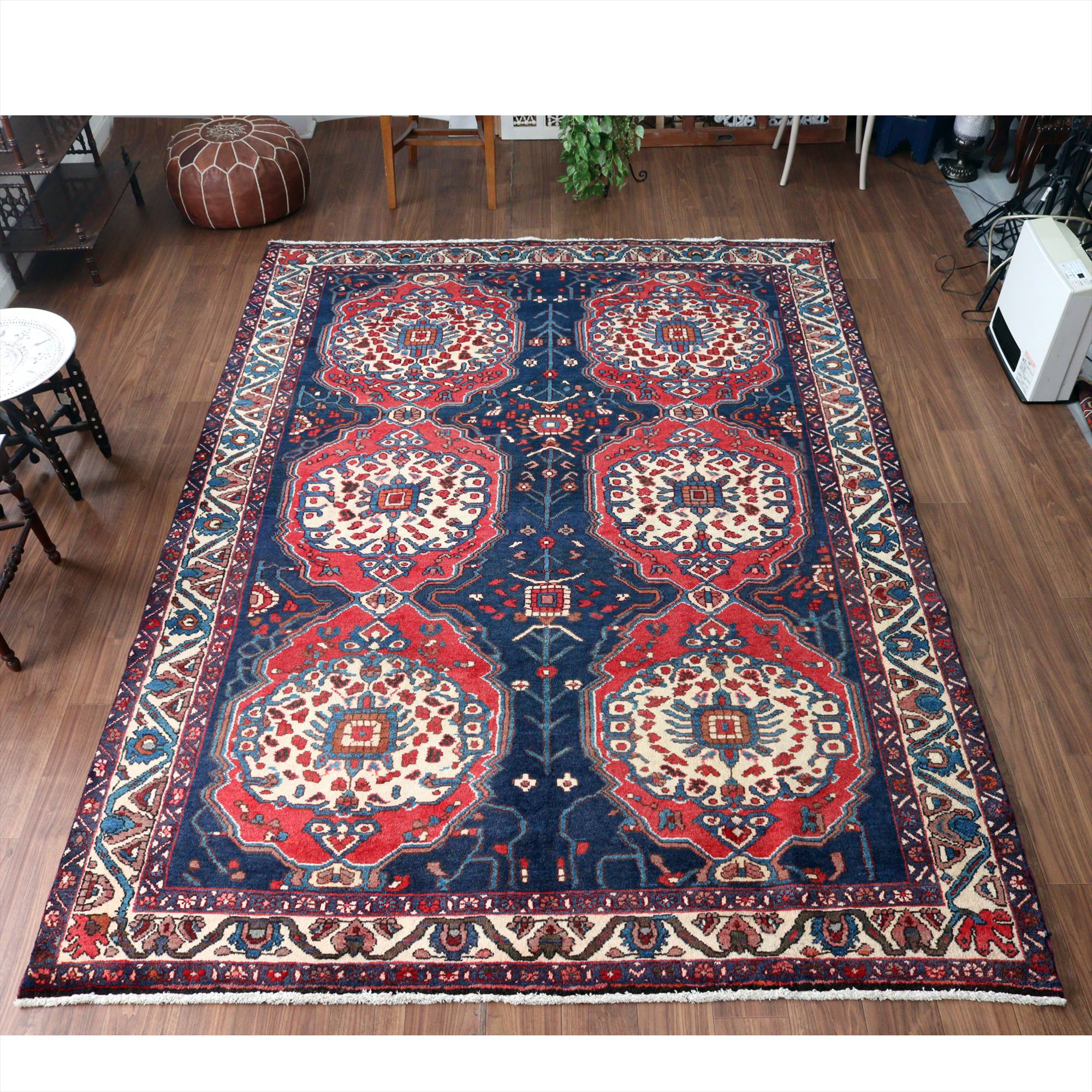 イランの手織り絨毯 バクティアリ族299×216cm 花形のメダリオン 手織りラグ