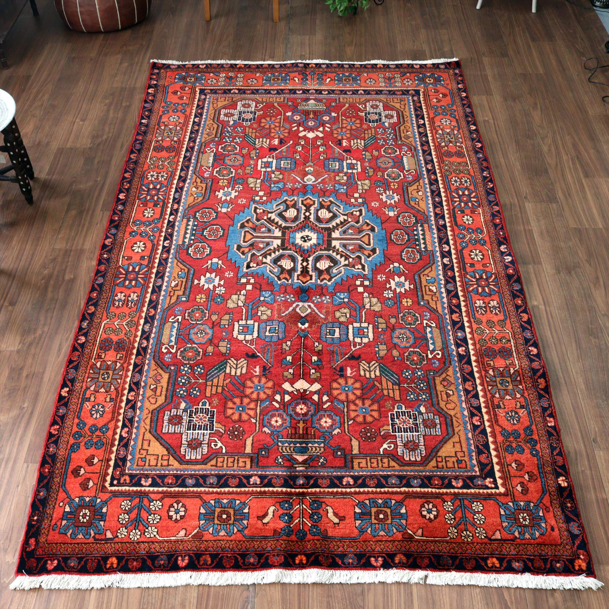 イランの手織り絨毯 ナハバンド281×167cm 小花のモチーフ