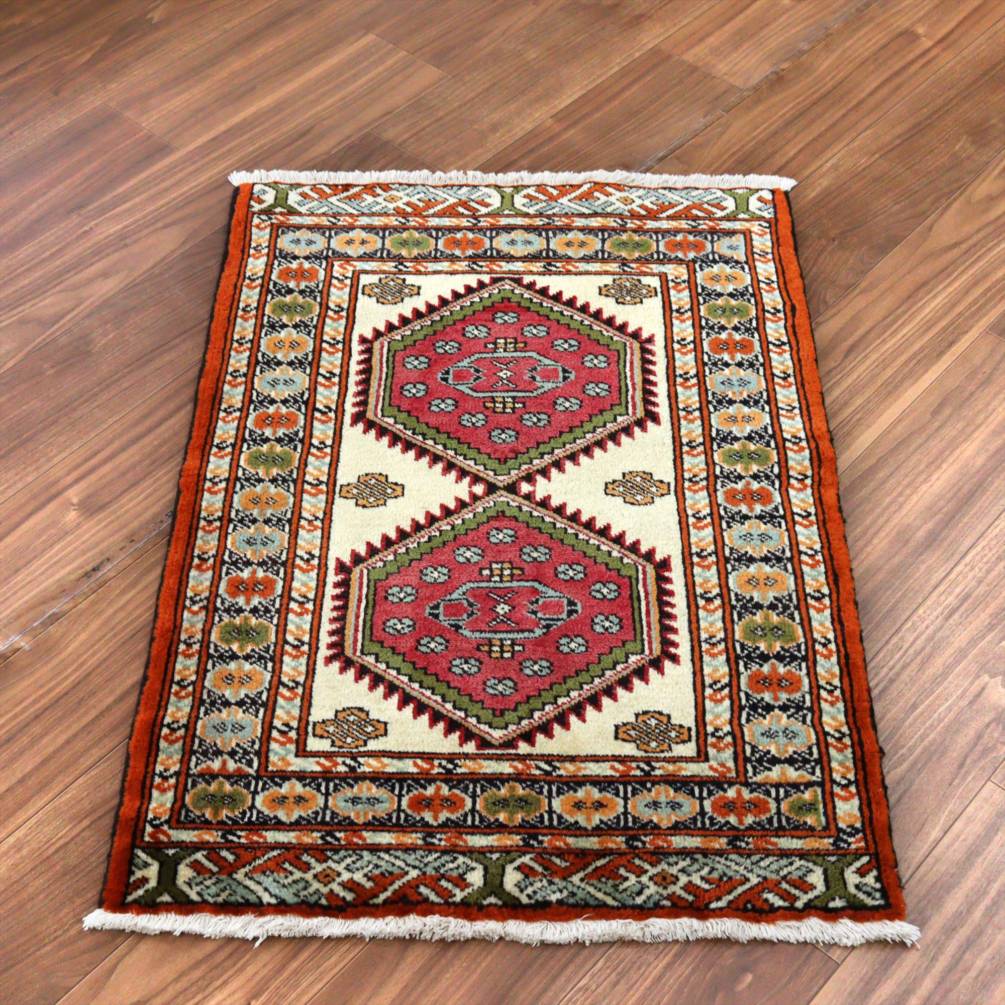 トルクメン族の絨毯 手織りラグ95×67cm ２つのメダリオン