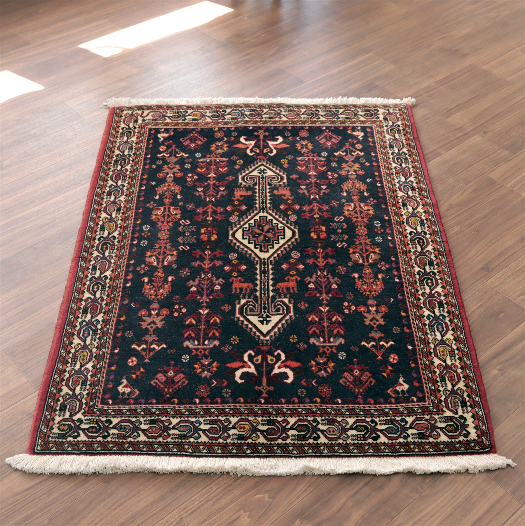 イランの手織りラグ 花と動物141×105cm ネイビー 部族絨毯