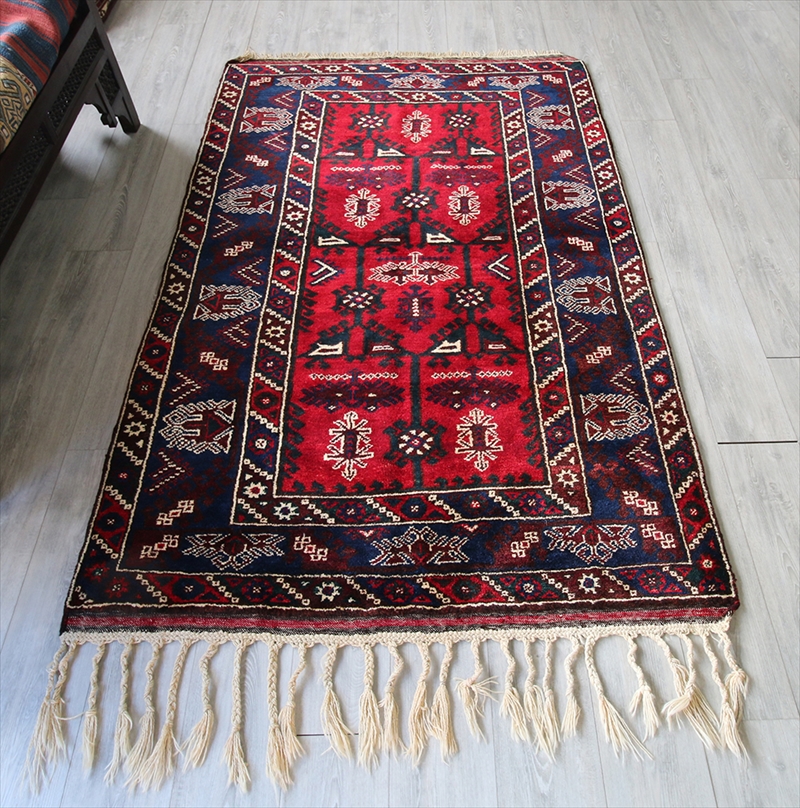 トルコ伝統の手織りラグ・ドゥシュメアルトゥ　D  emealt 　/オールドカーペット /カリヨラサイズ・生命の樹とエリベリンデ