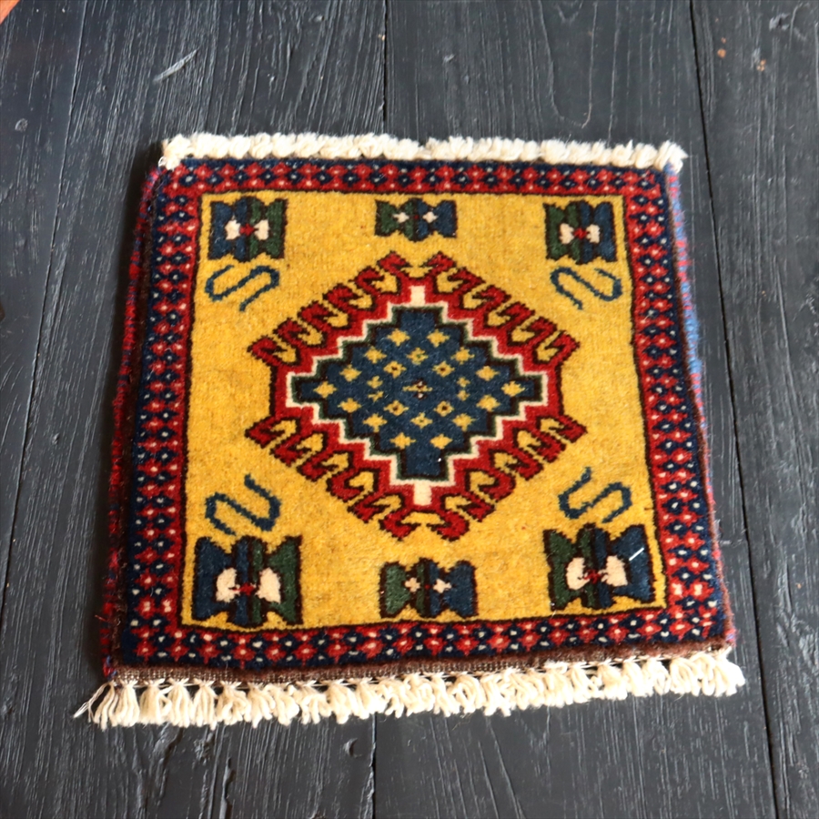 ヤラメ 手織りラグ　ミニサイズ /トライバルラグ31×33cm