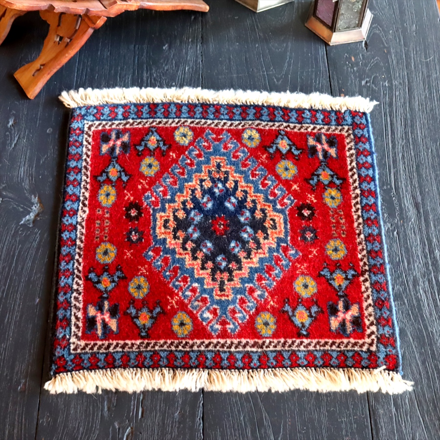 ヤラメ 手織りラグ　ミニサイズ /トライバルラグ40×43cm