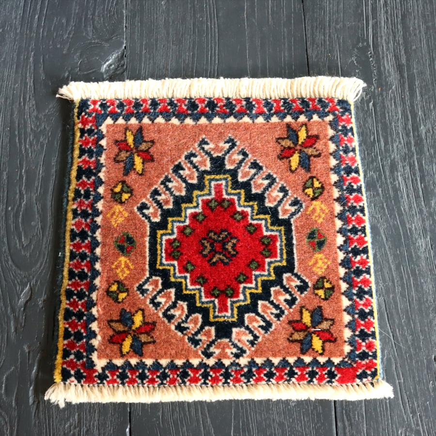 ヤラメ 手織りラグ　ミニサイズ /トライバルラグ32×31cm
