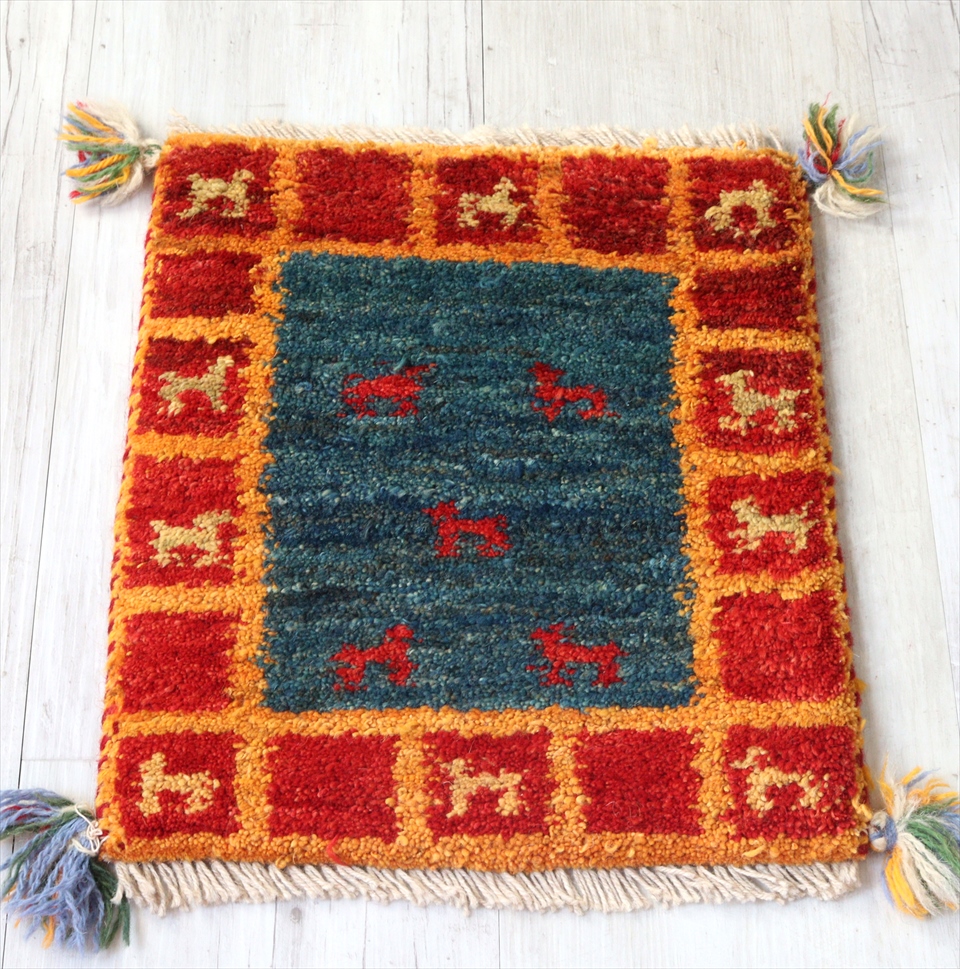 ギャッベ（ギャベ）カシュカイ族の手織りラグ・座布団サイズ45x40cm レッド・ブルー/タイル