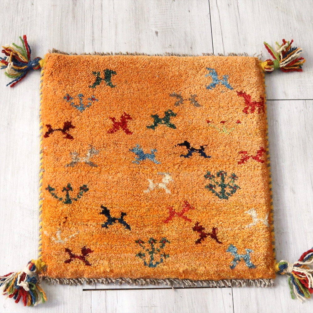 ギャッベ　イランの手織りじゅうたん　スタンダードな織り40×38cm 座布団サイズ オレンジ　カラフルな動植物のモチーフ
