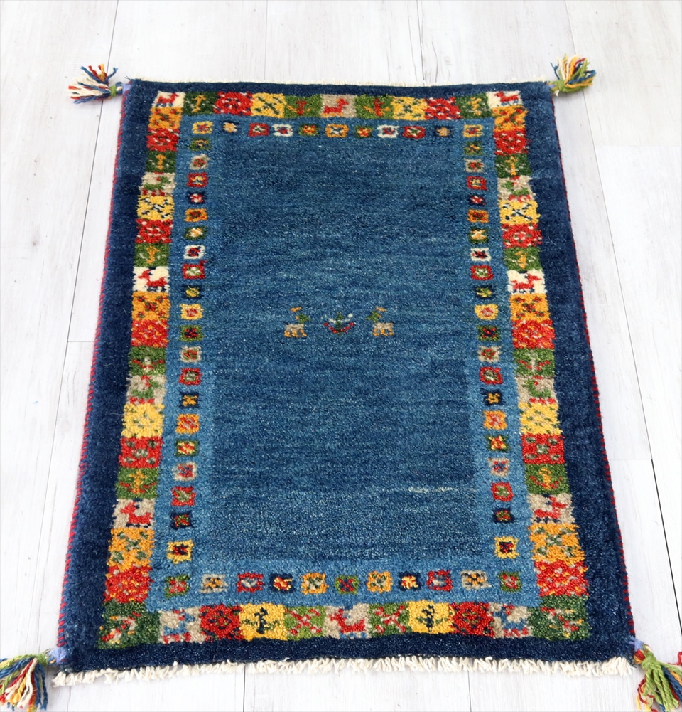 ギャベ　イラン製手織りラグ　玄関マットサイズ88×60cmブルー/ネイビー　カラフルタイル　動物と植物モチーフ