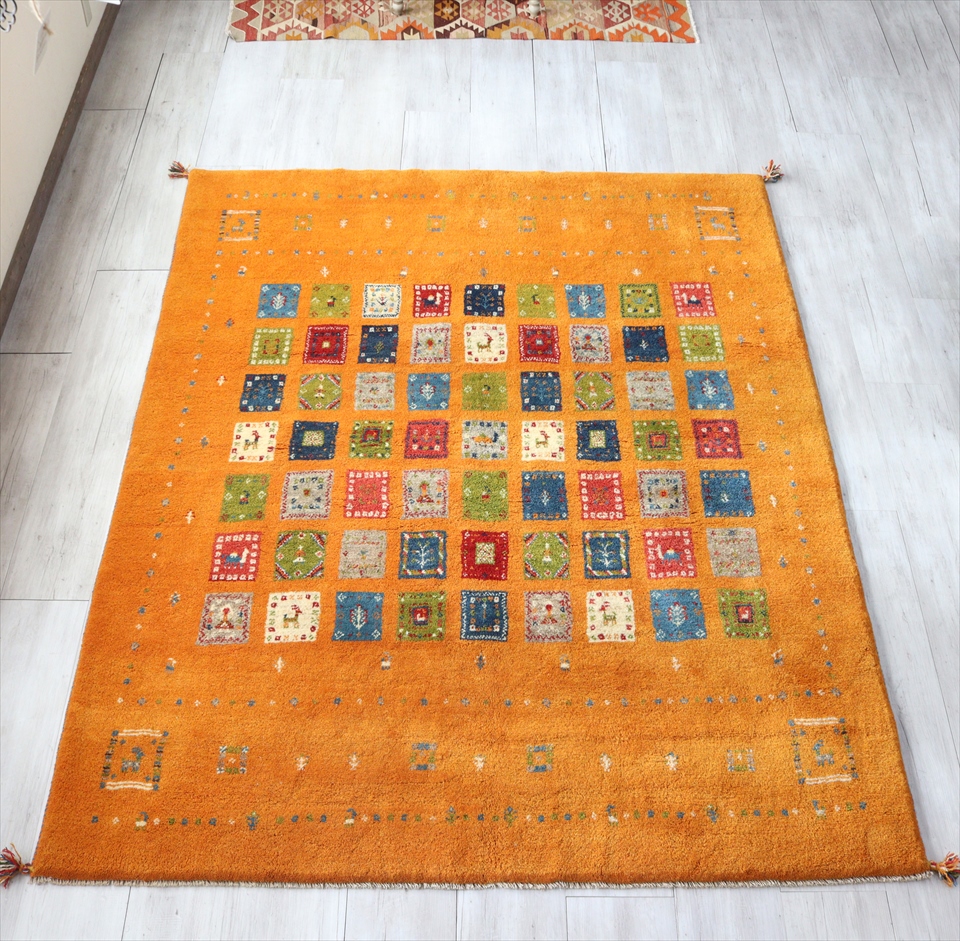 GABBEH ギャッベ　カシュカイ族手織りラグ243×192cm オレンジ　カラフルタイル　動物と植物モチーフ