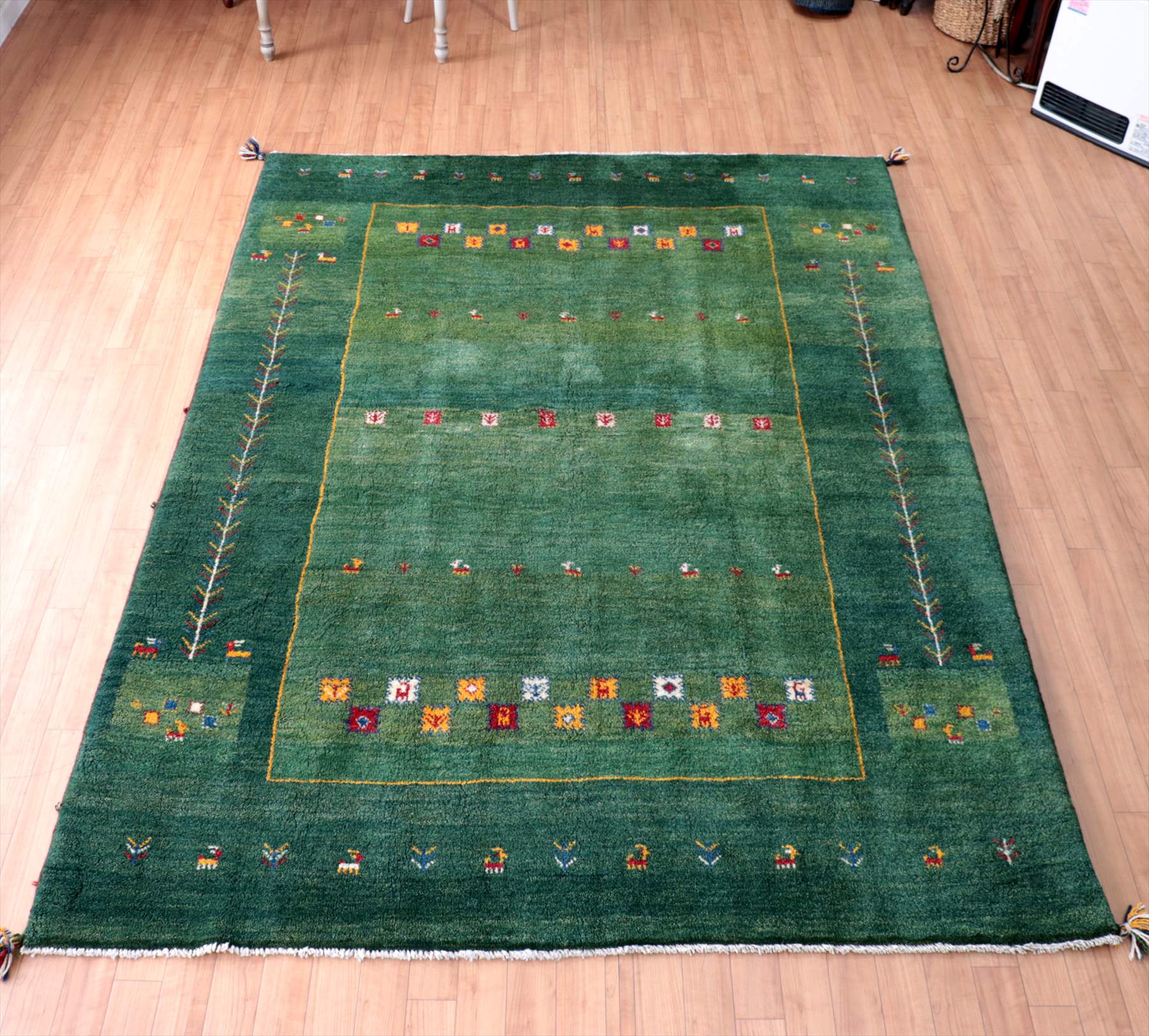 ギャッベ　Gabbeh　ウール100%手織りラグ236×172cm リビングサイズ グリーンのツートーン